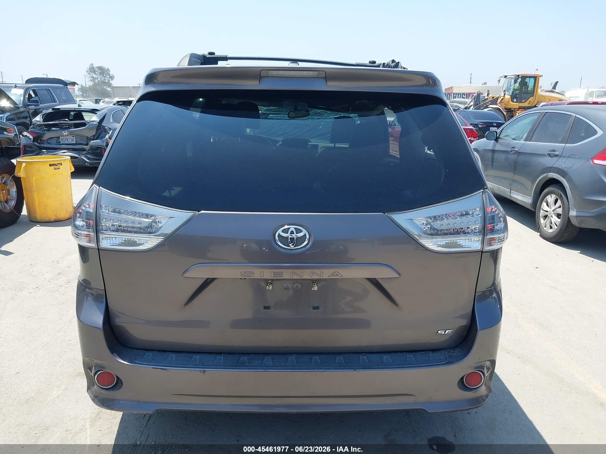 2012 Toyota Sienna Se 8 Passenger Gray vin: 5TDXK3DC2CS276888