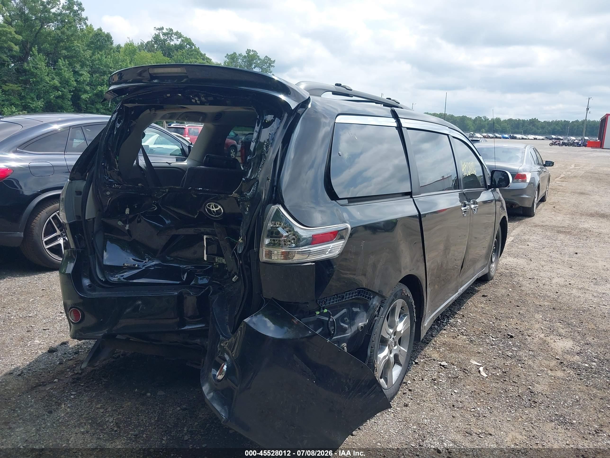 2013 Toyota Sienna Se 8 Passenger Black vin: 5TDXK3DC2DS280537