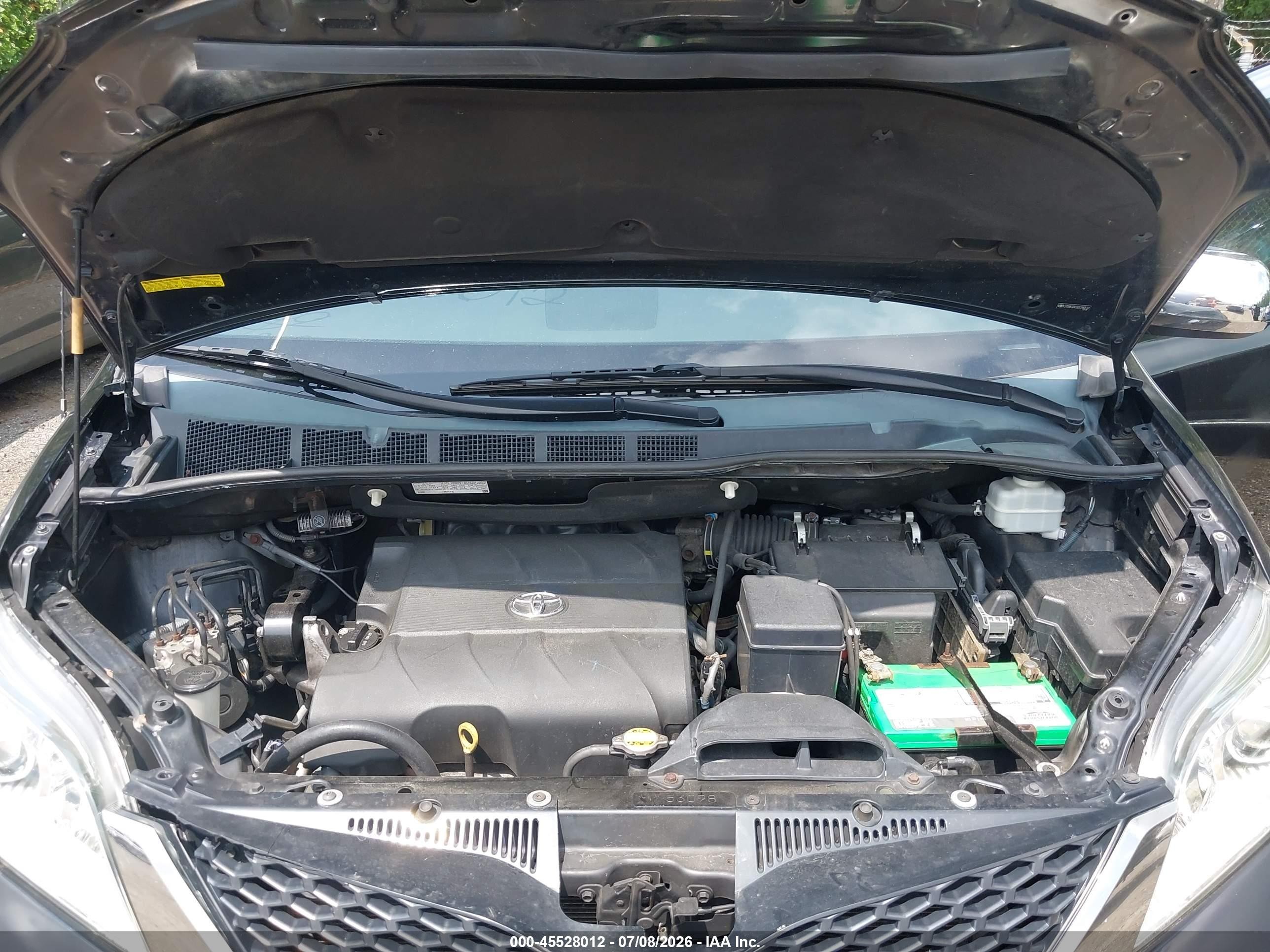 2013 Toyota Sienna Se 8 Passenger Black vin: 5TDXK3DC2DS280537