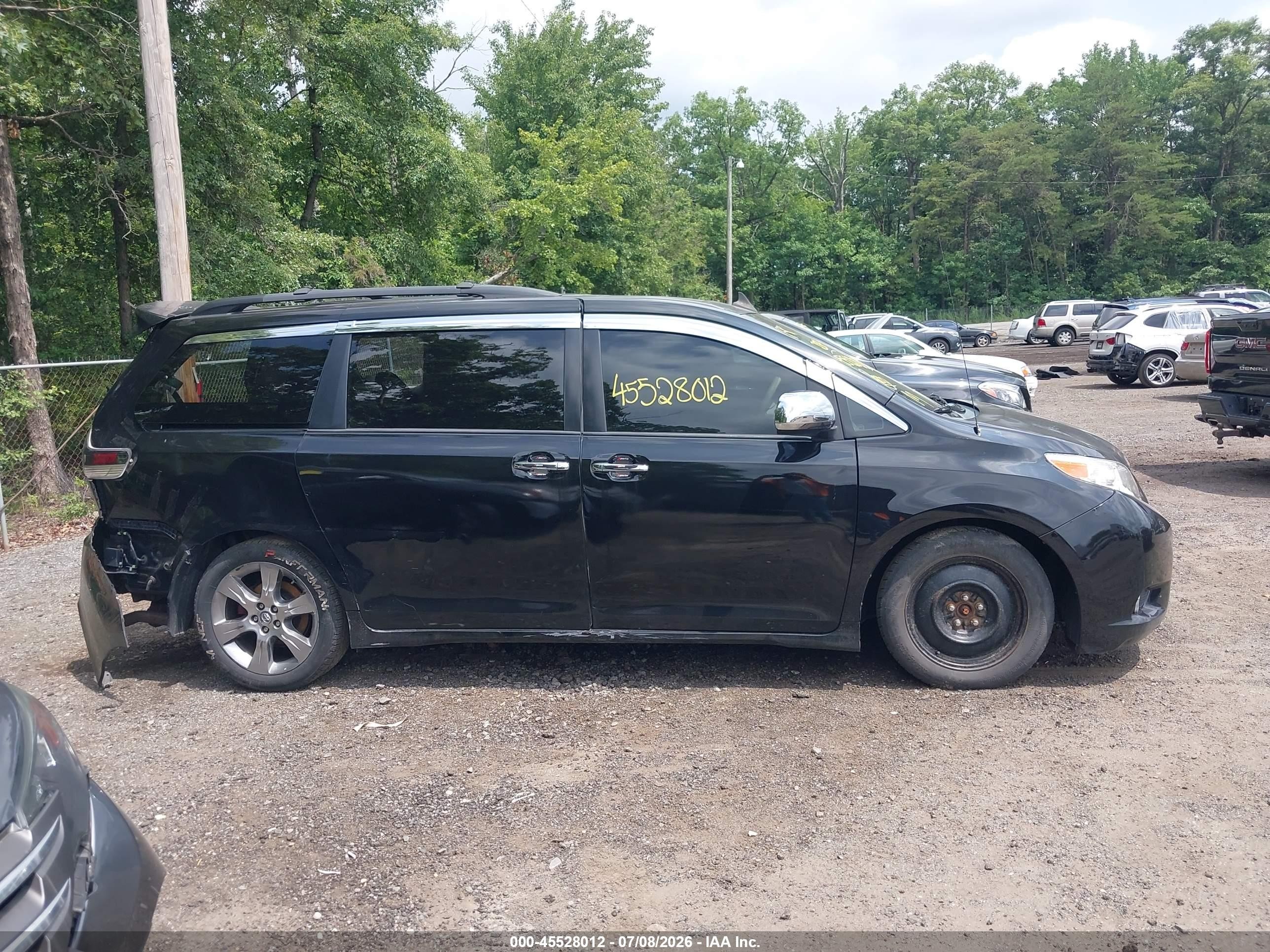 2013 Toyota Sienna Se 8 Passenger Black vin: 5TDXK3DC2DS280537