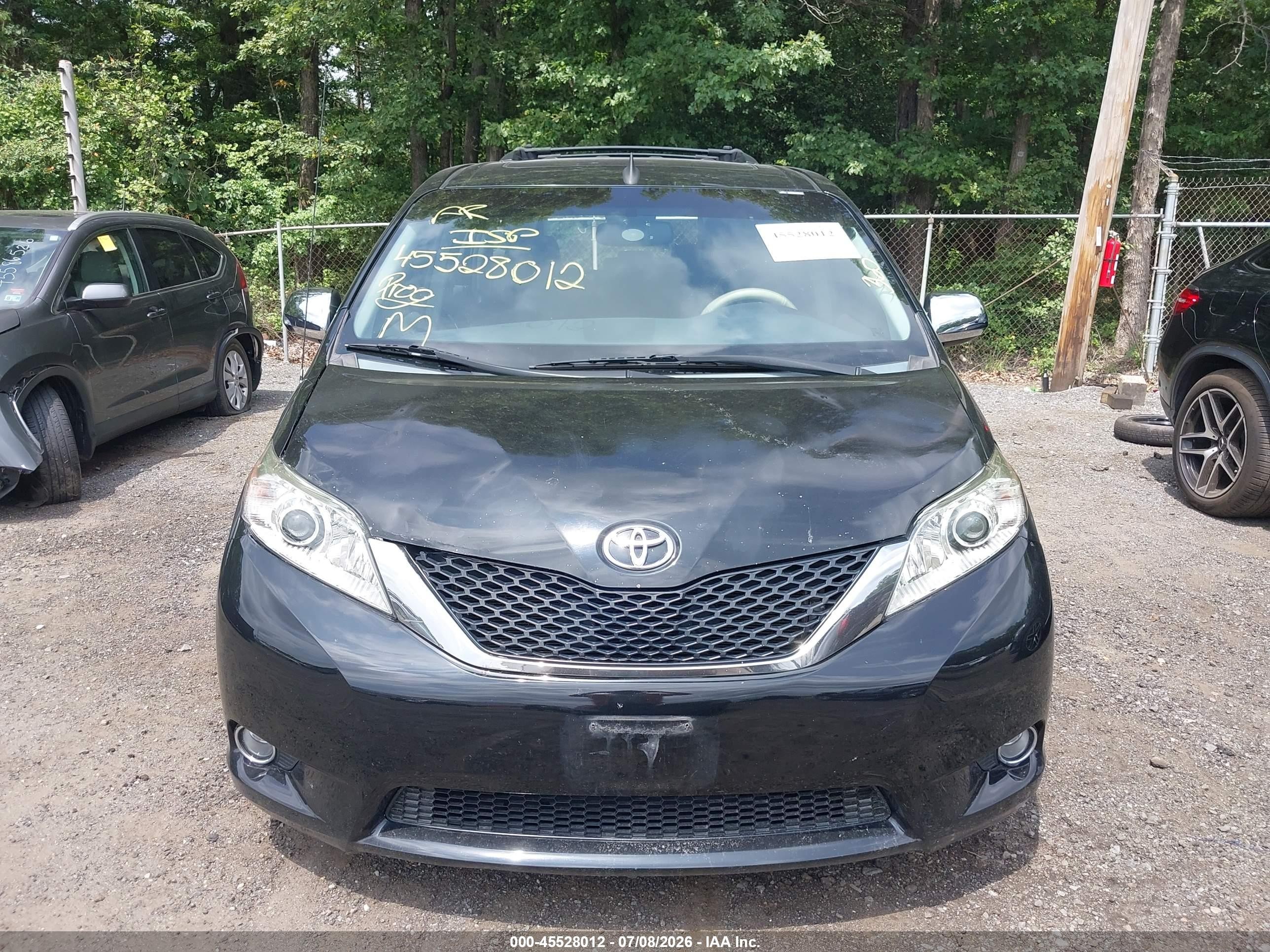 2013 Toyota Sienna Se 8 Passenger Black vin: 5TDXK3DC2DS280537
