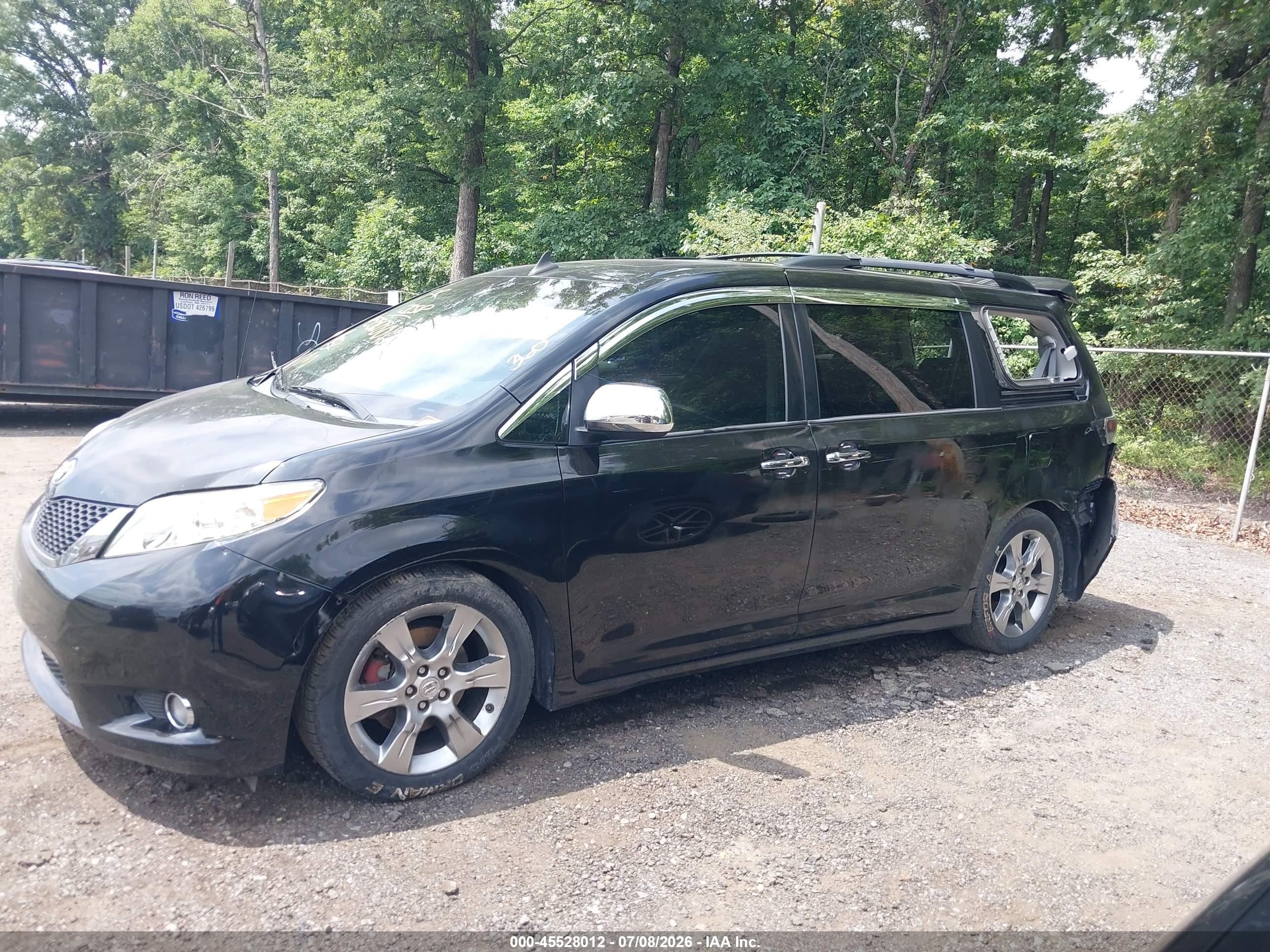 2013 Toyota Sienna Se 8 Passenger Black vin: 5TDXK3DC2DS280537