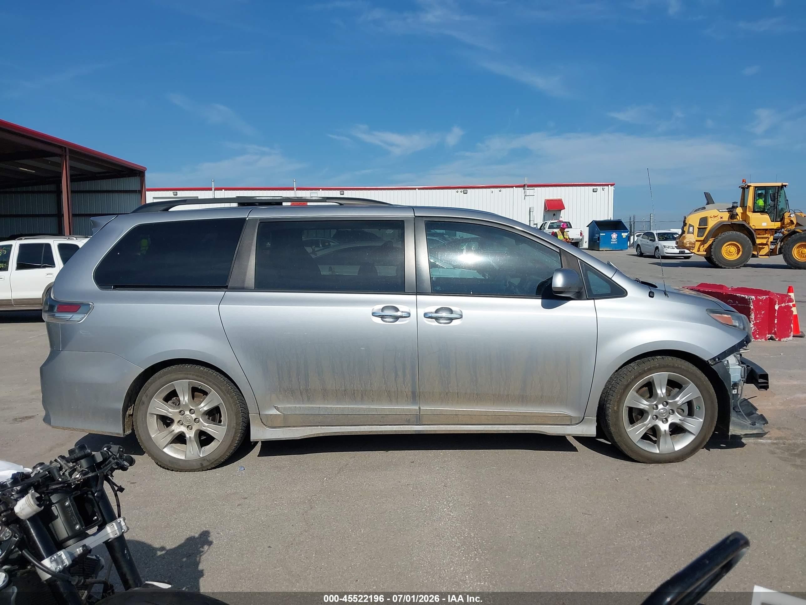 2013 Toyota Sienna Se 8 Passenger Silver vin: 5TDXK3DC2DS318266