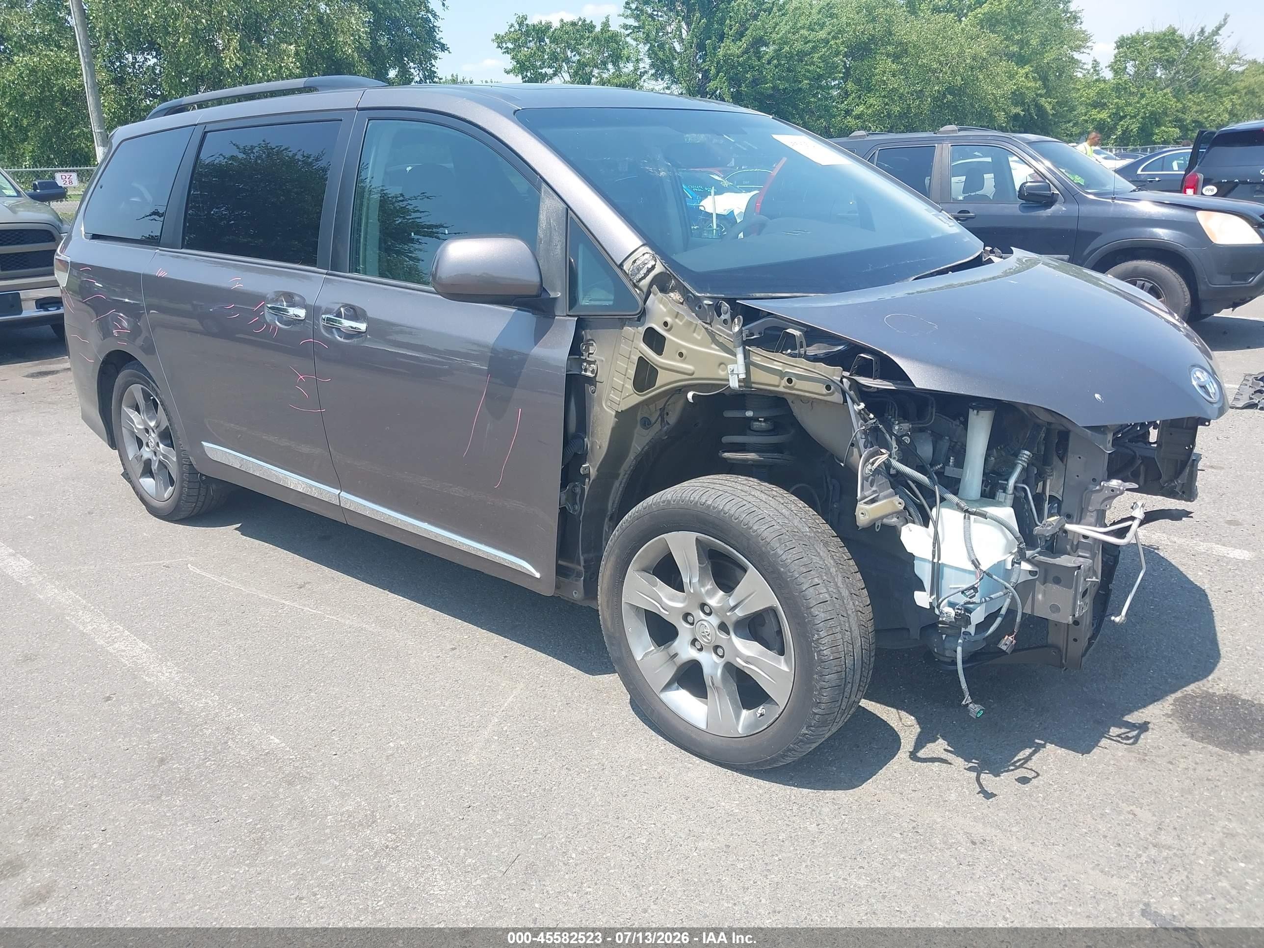 2014 Toyota Sienna Se 8 Passenger Серый vin: 5TDXK3DC2ES497572