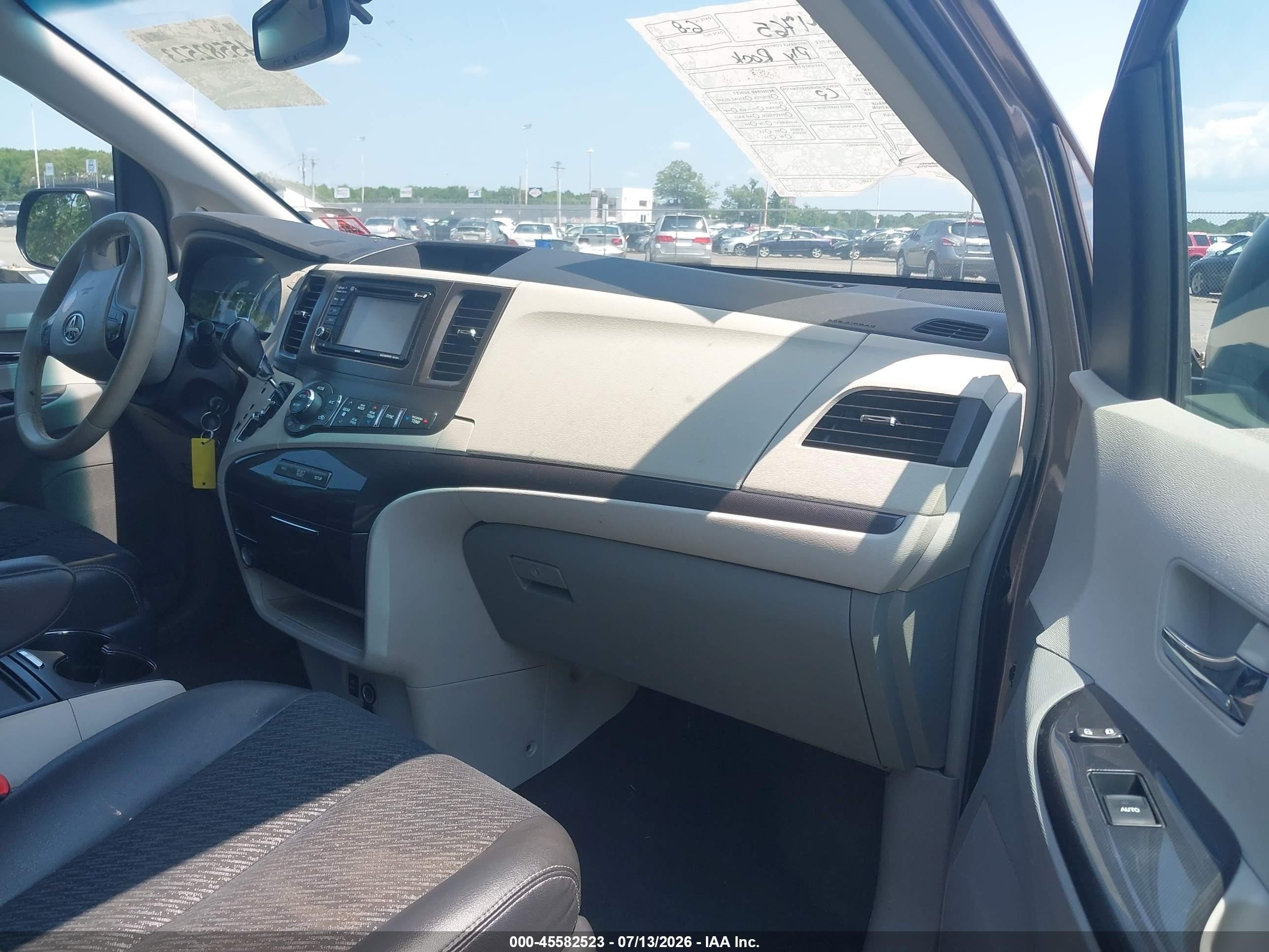 2014 Toyota Sienna Se 8 Passenger Серый vin: 5TDXK3DC2ES497572