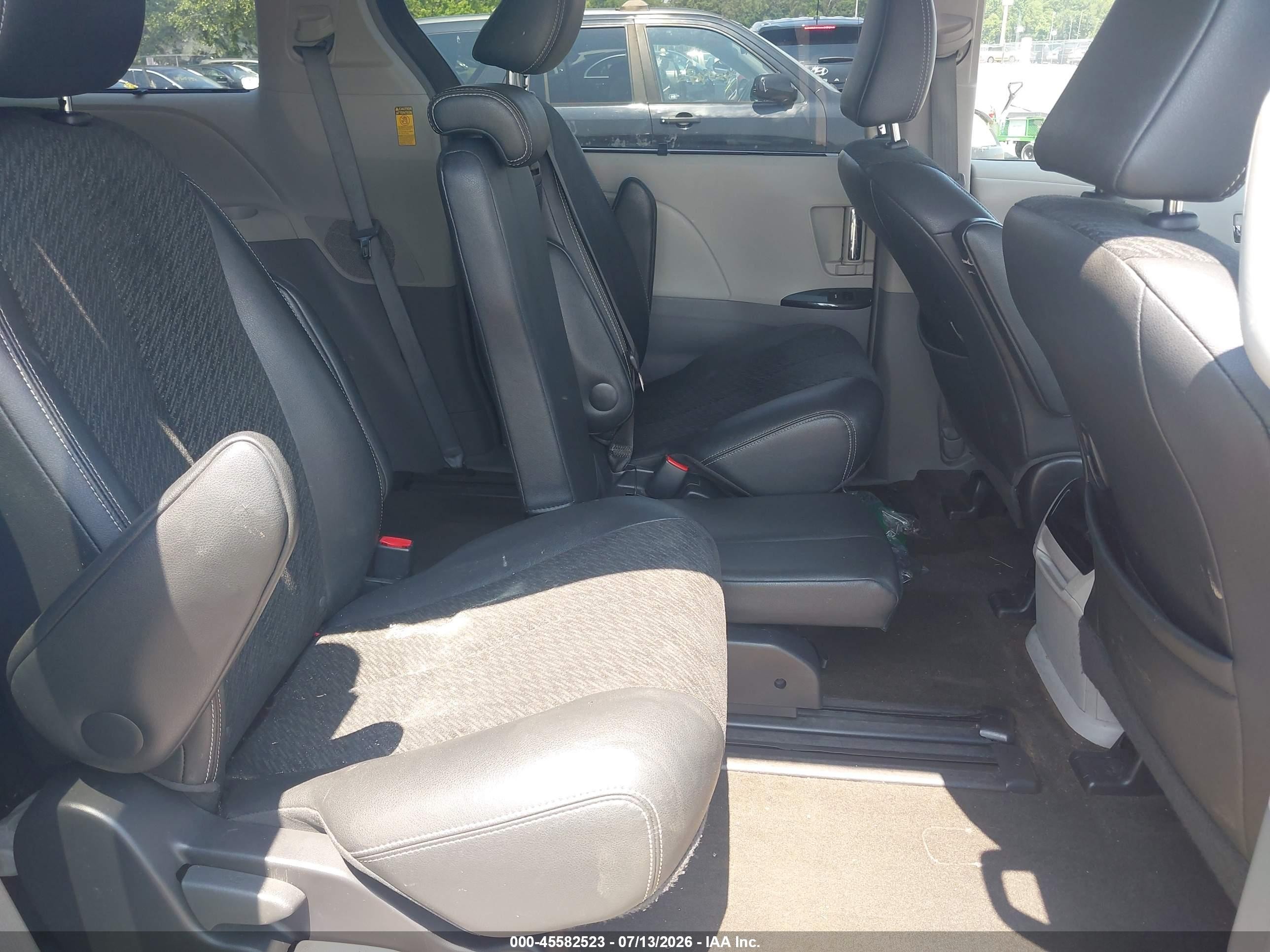 2014 Toyota Sienna Se 8 Passenger Серый vin: 5TDXK3DC2ES497572