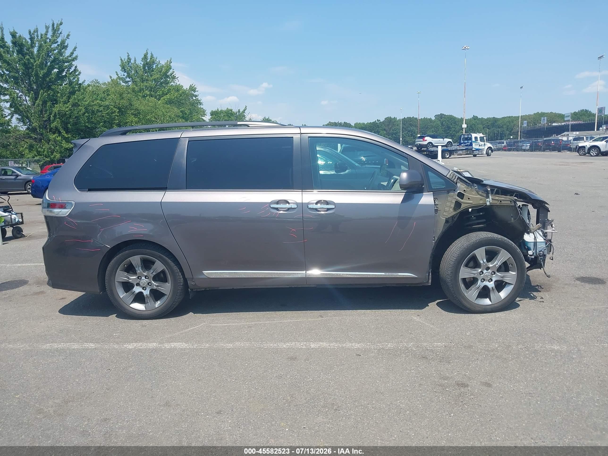2014 Toyota Sienna Se 8 Passenger Серый vin: 5TDXK3DC2ES497572