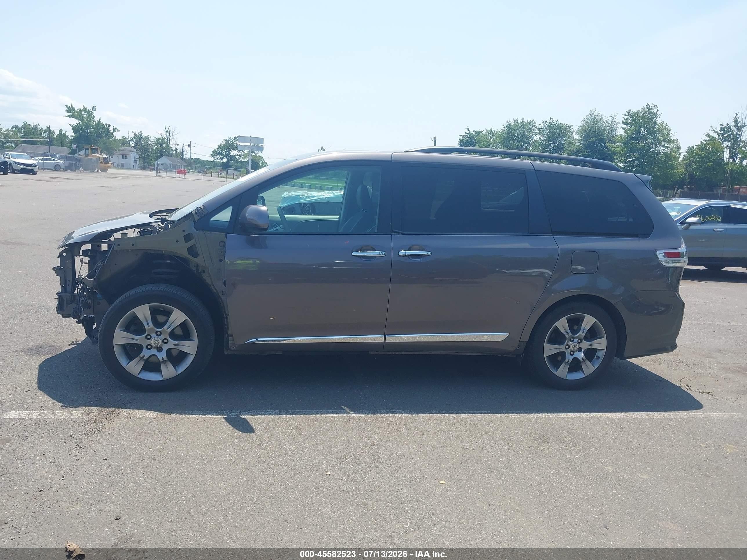 2014 Toyota Sienna Se 8 Passenger Серый vin: 5TDXK3DC2ES497572