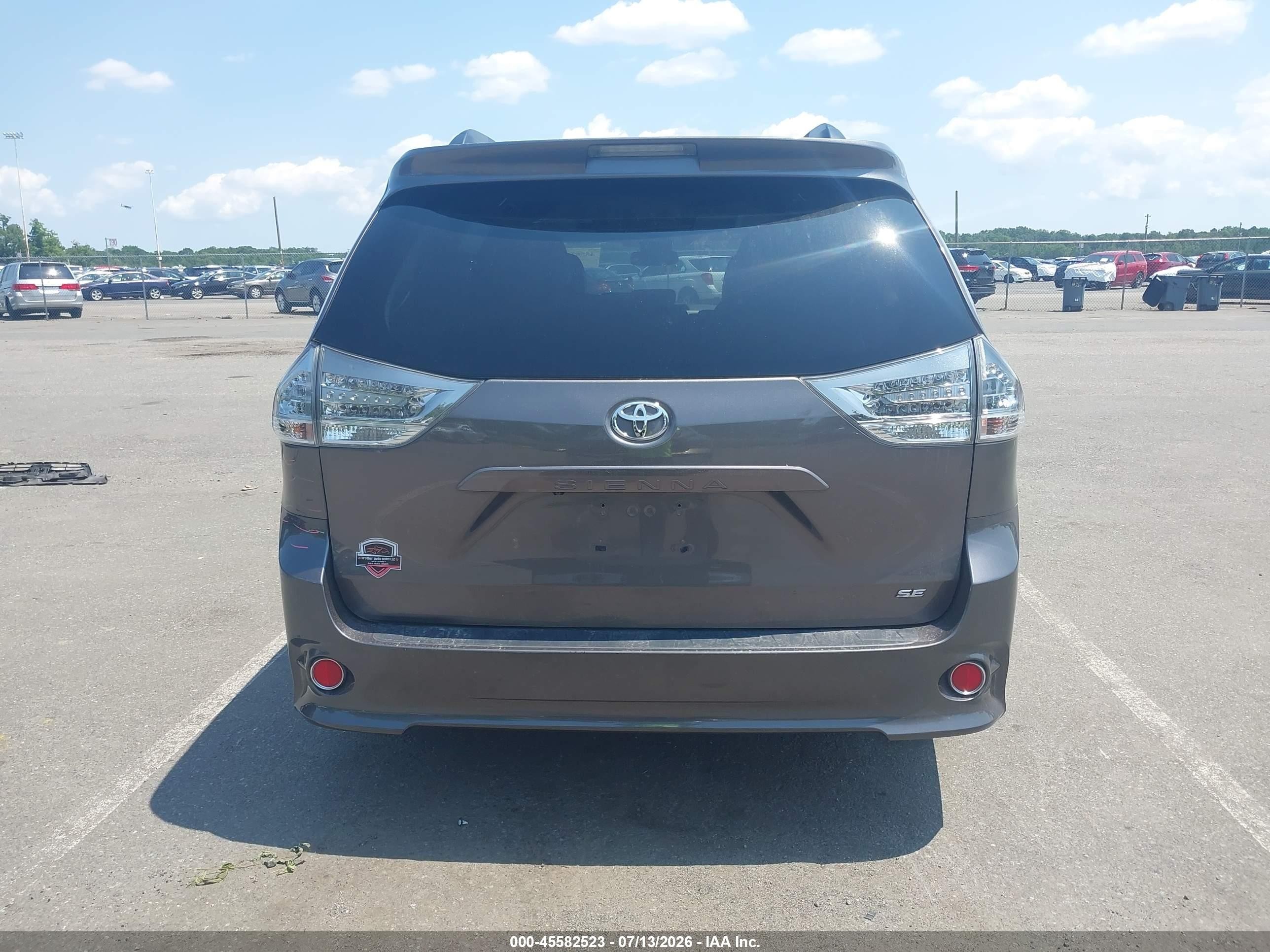 2014 Toyota Sienna Se 8 Passenger Серый vin: 5TDXK3DC2ES497572