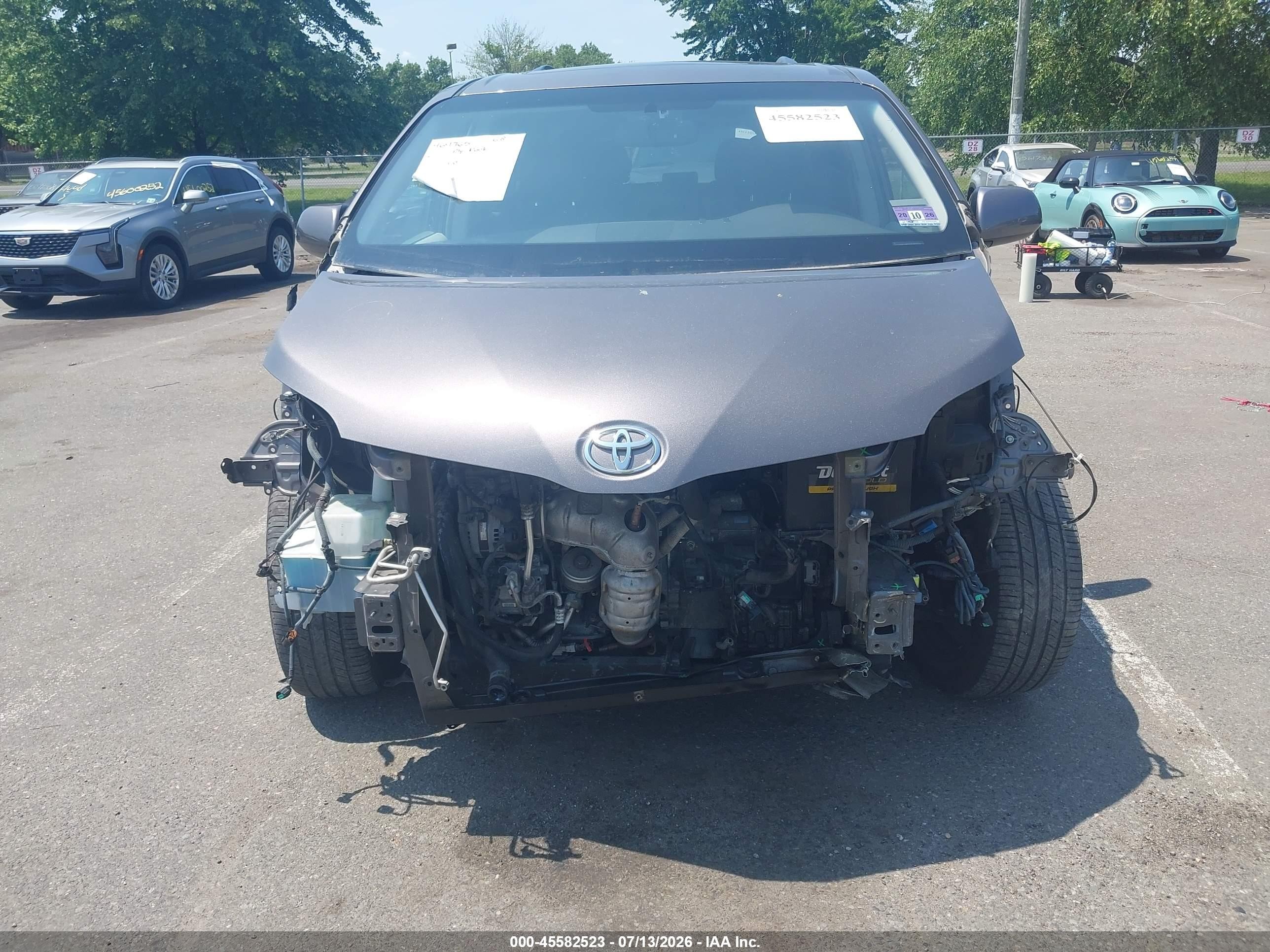 2014 Toyota Sienna Se 8 Passenger Серый vin: 5TDXK3DC2ES497572