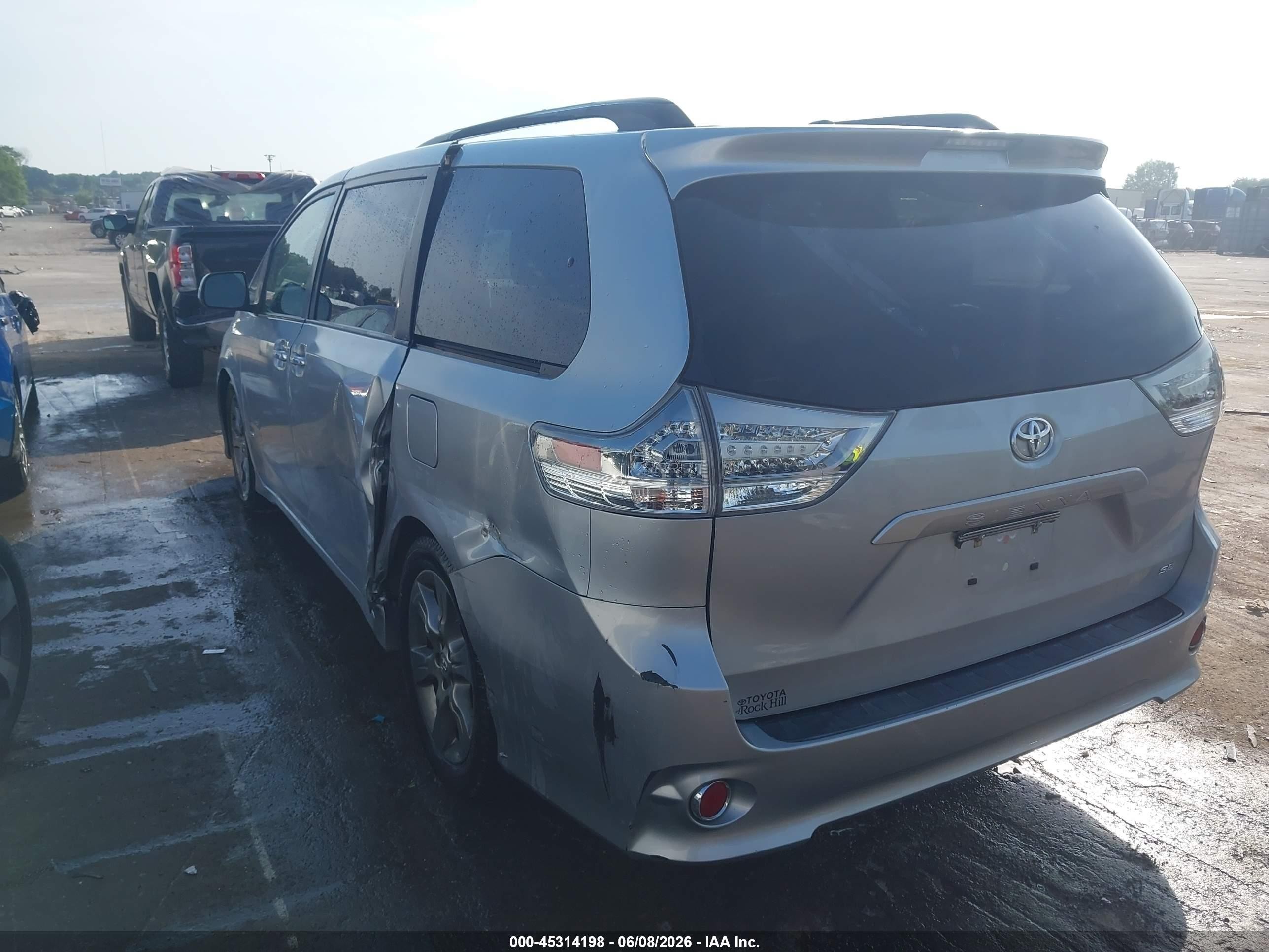 2015 Toyota Sienna Se 8 Passenger Silver vin: 5TDXK3DC2FS529079
