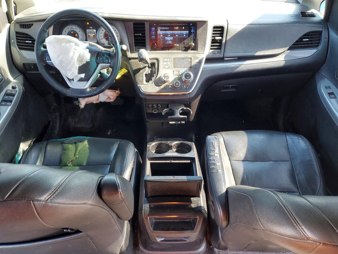 2015 Toyota Sienna Se 8-passenger Silver vin: 5TDXK3DC2FS542205