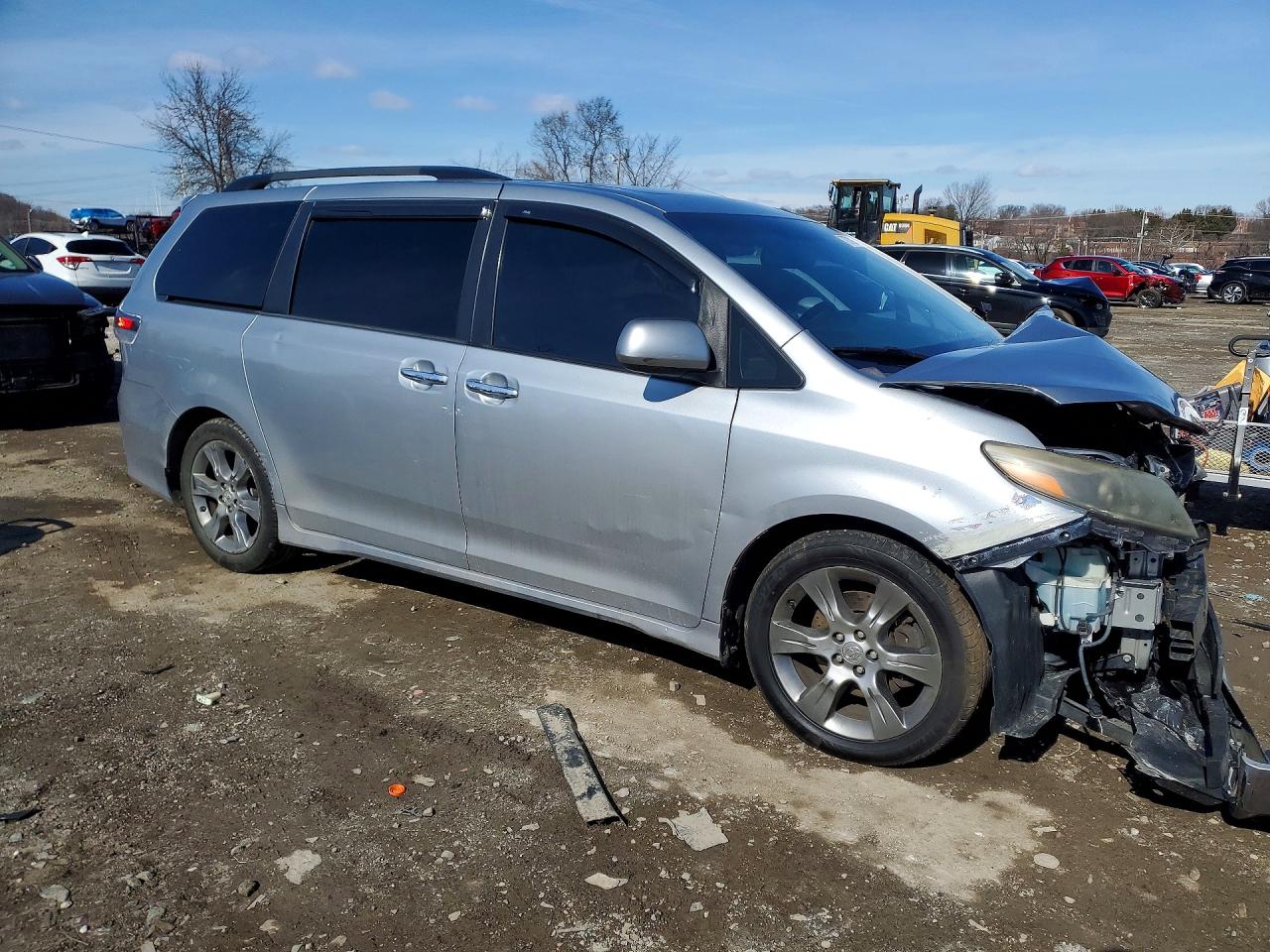 2015 Toyota Sienna Se 8-passenger Silver vin: 5TDXK3DC2FS542205