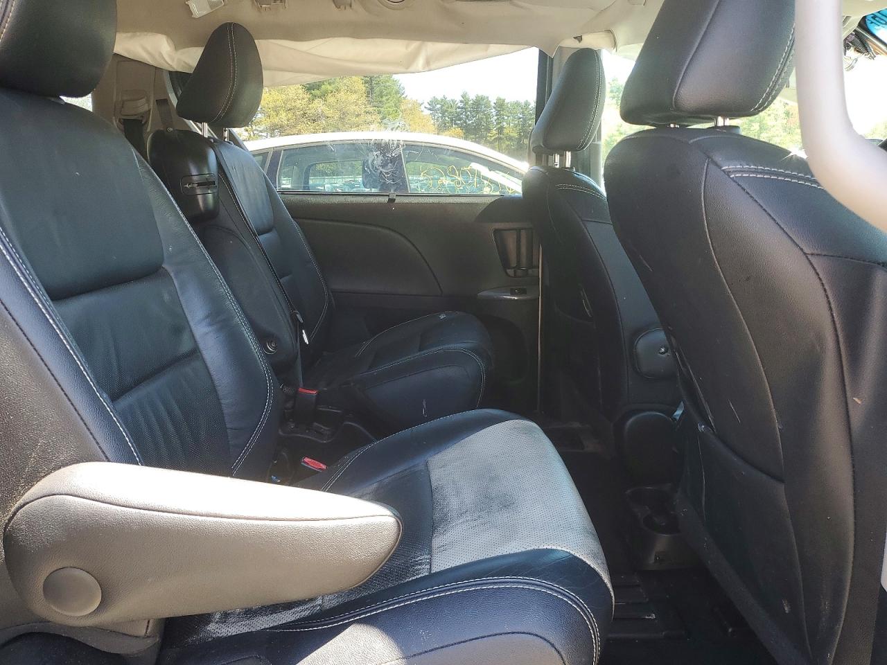 2015 Toyota Sienna Sport Silver vin: 5TDXK3DC2FS686899