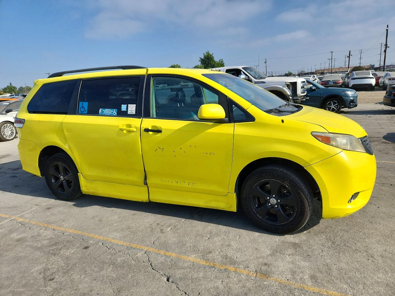 2011 Toyota Sienna Sport Yellow vin: 5TDXK3DC3BS083597