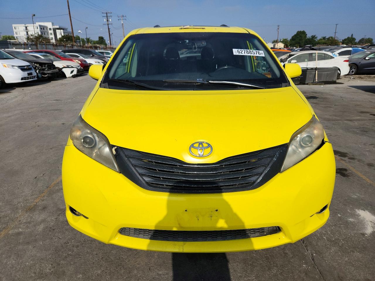 2011 Toyota Sienna Sport Yellow vin: 5TDXK3DC3BS083597