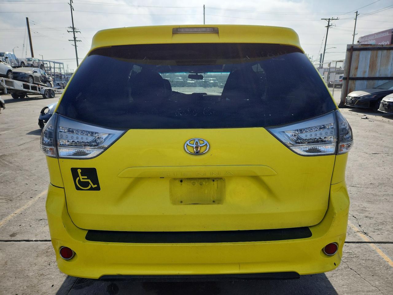 2011 Toyota Sienna Sport Yellow vin: 5TDXK3DC3BS083597
