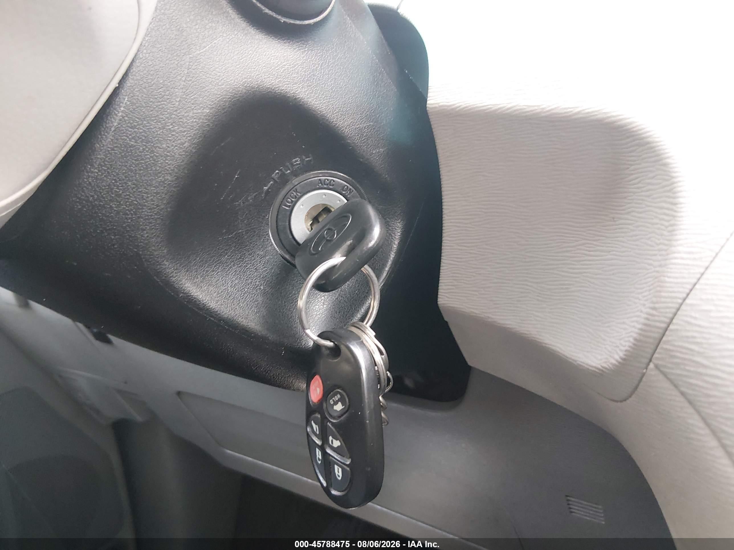 2011 Toyota Sienna Se White vin: 5TDXK3DC3BS105971