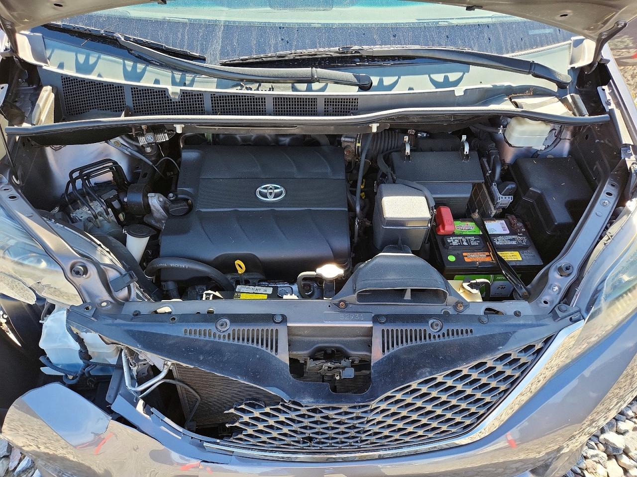 2011 Toyota Sienna Sport Серебряный vin: 5TDXK3DC3BS119885
