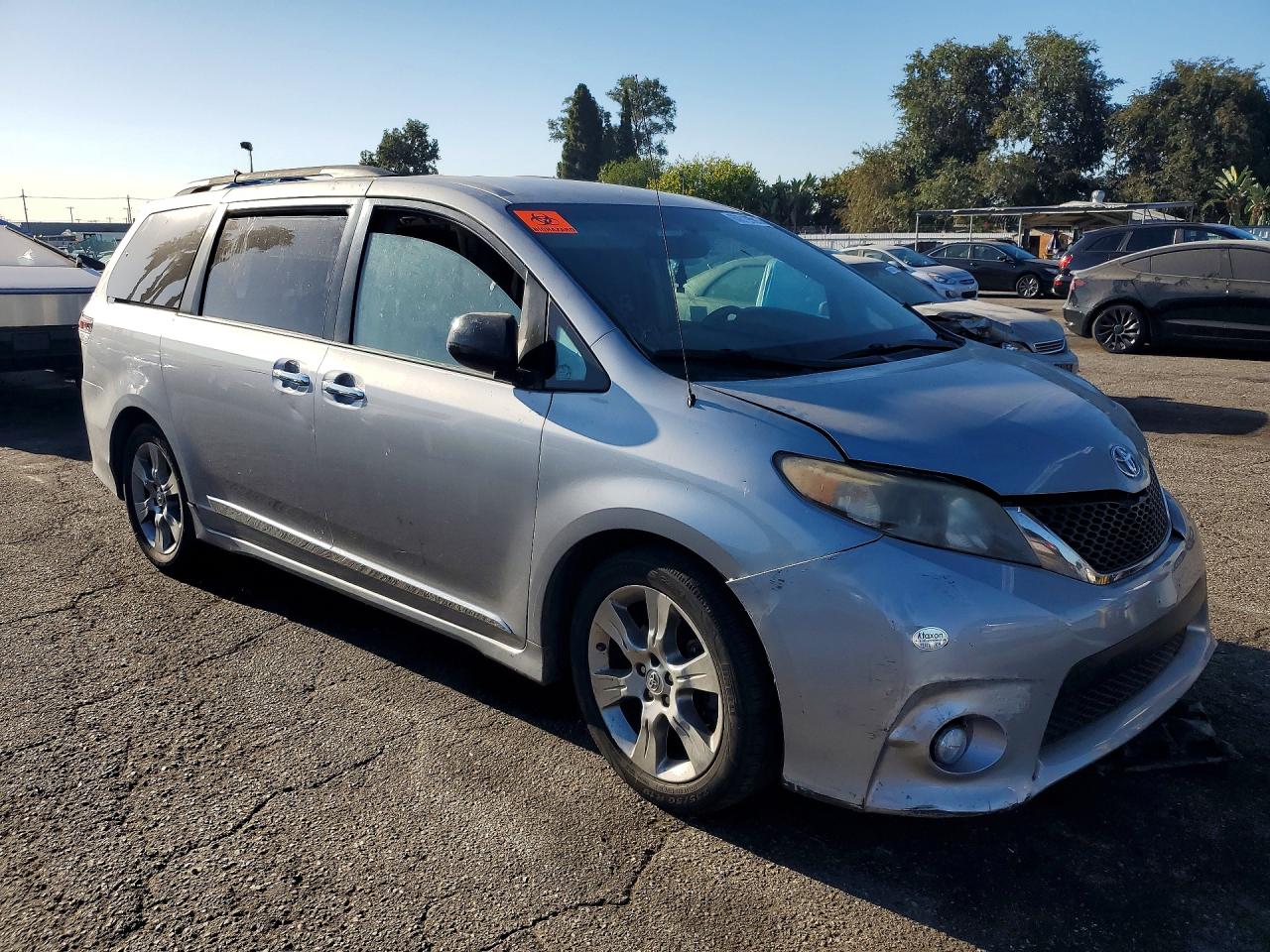 2013 Toyota Sienna Sport Silver vin: 5TDXK3DC3DS289618