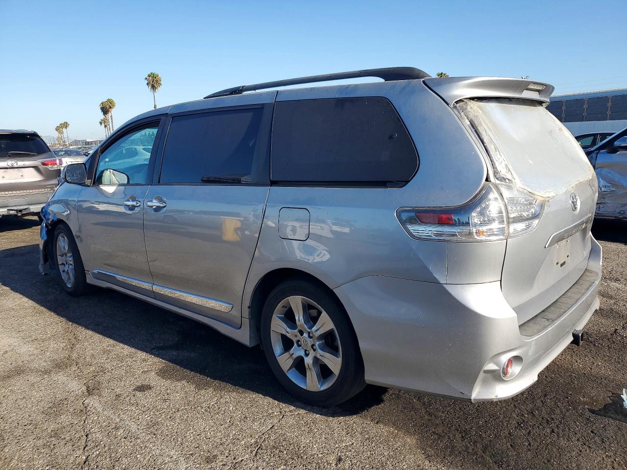 2013 Toyota Sienna Sport Silver vin: 5TDXK3DC3DS289618
