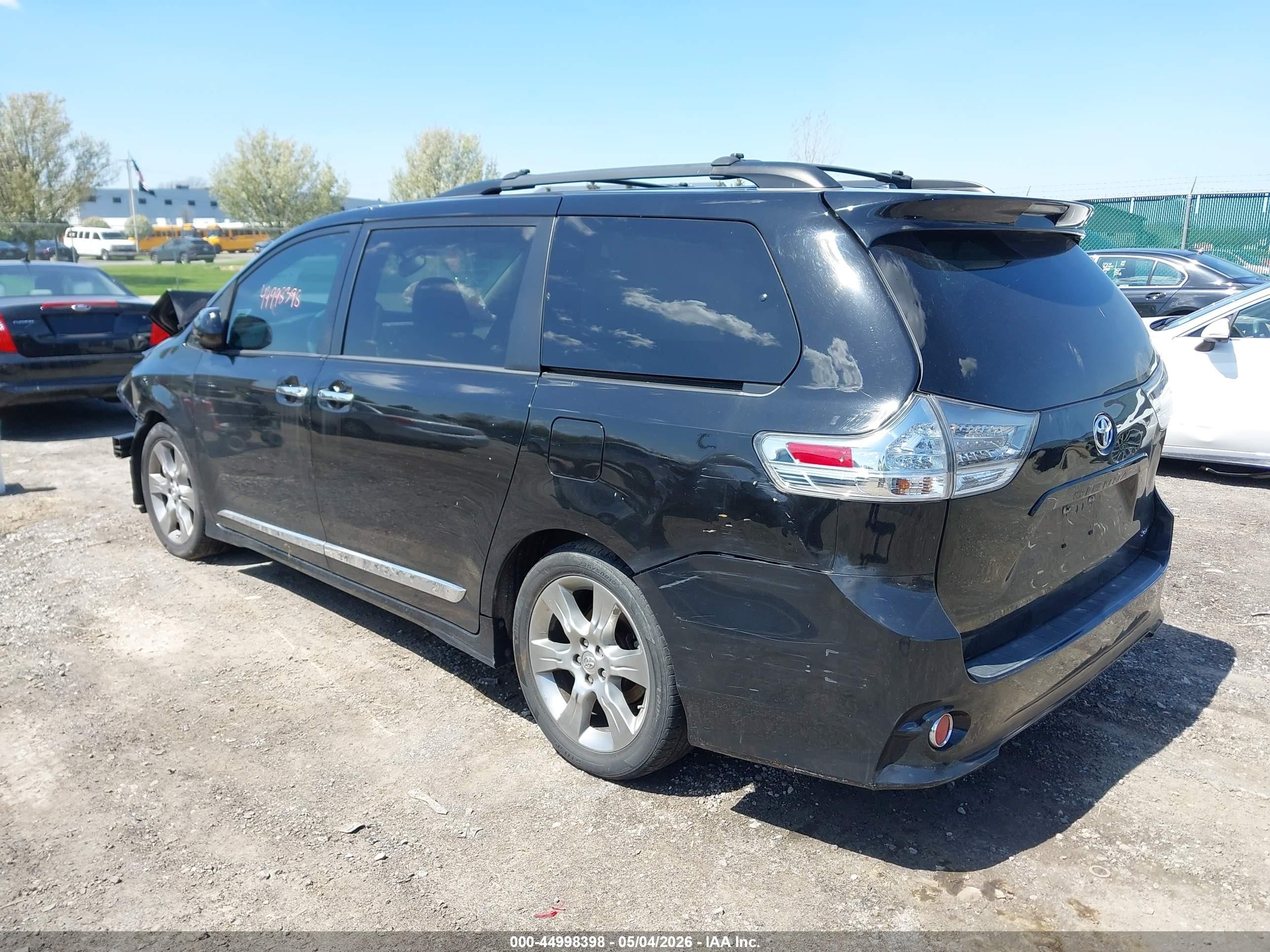 2013 Toyota Sienna Se 8 Passenger Black vin: 5TDXK3DC3DS323590