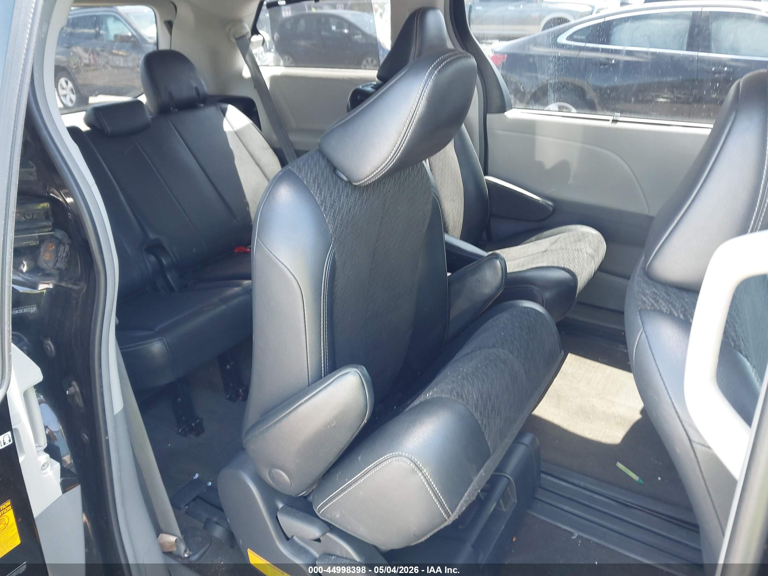 2013 Toyota Sienna Se 8 Passenger Black vin: 5TDXK3DC3DS323590
