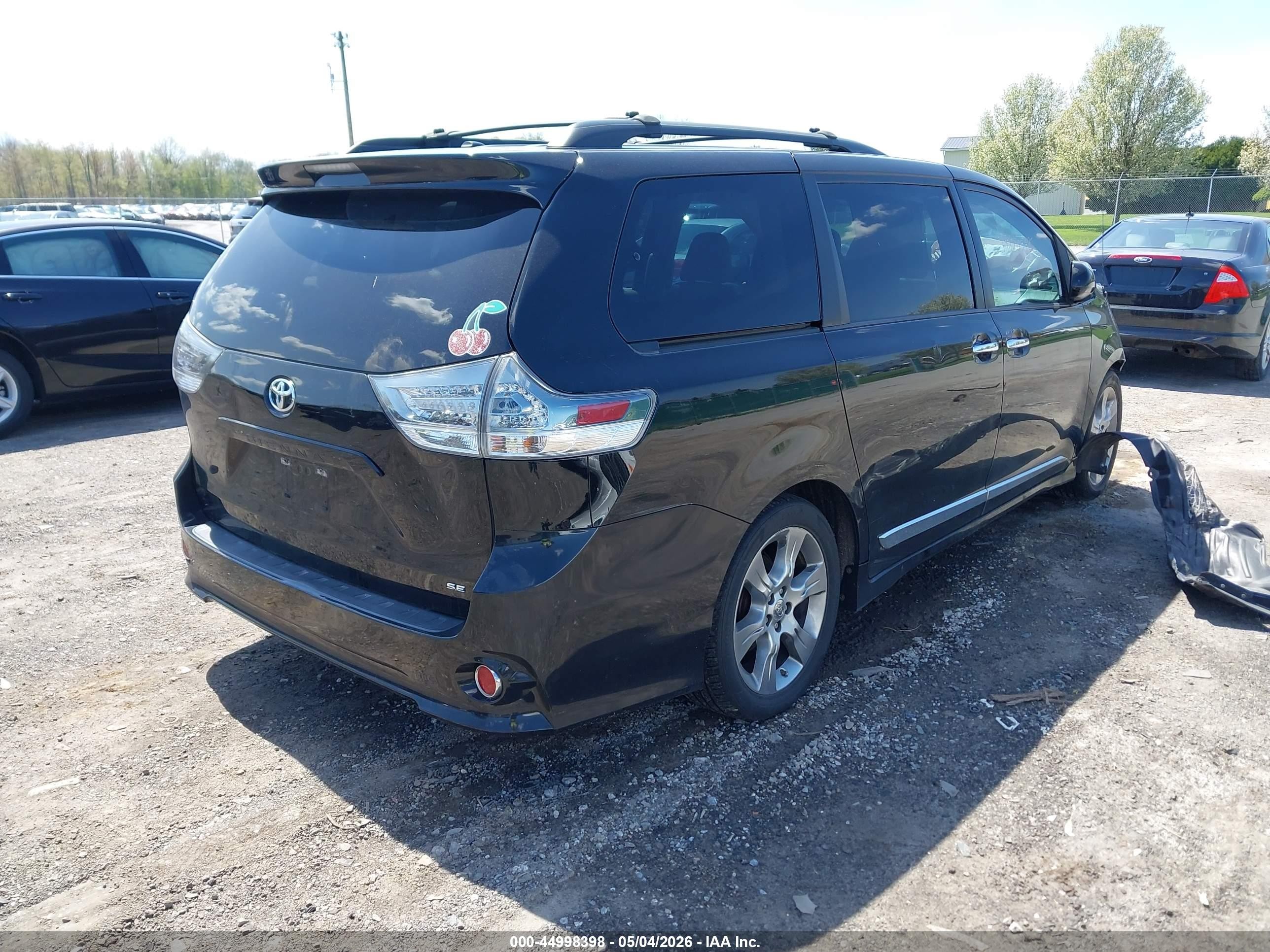 2013 Toyota Sienna Se 8 Passenger Black vin: 5TDXK3DC3DS323590