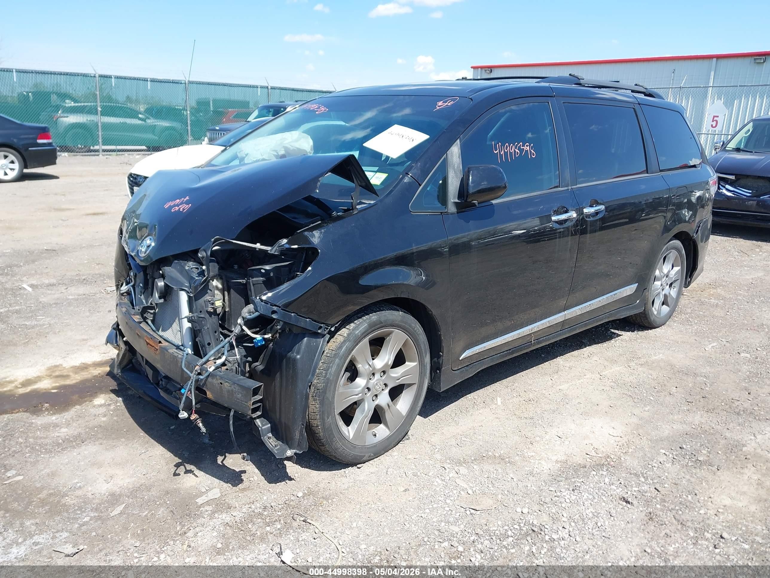 2013 Toyota Sienna Se 8 Passenger Black vin: 5TDXK3DC3DS323590