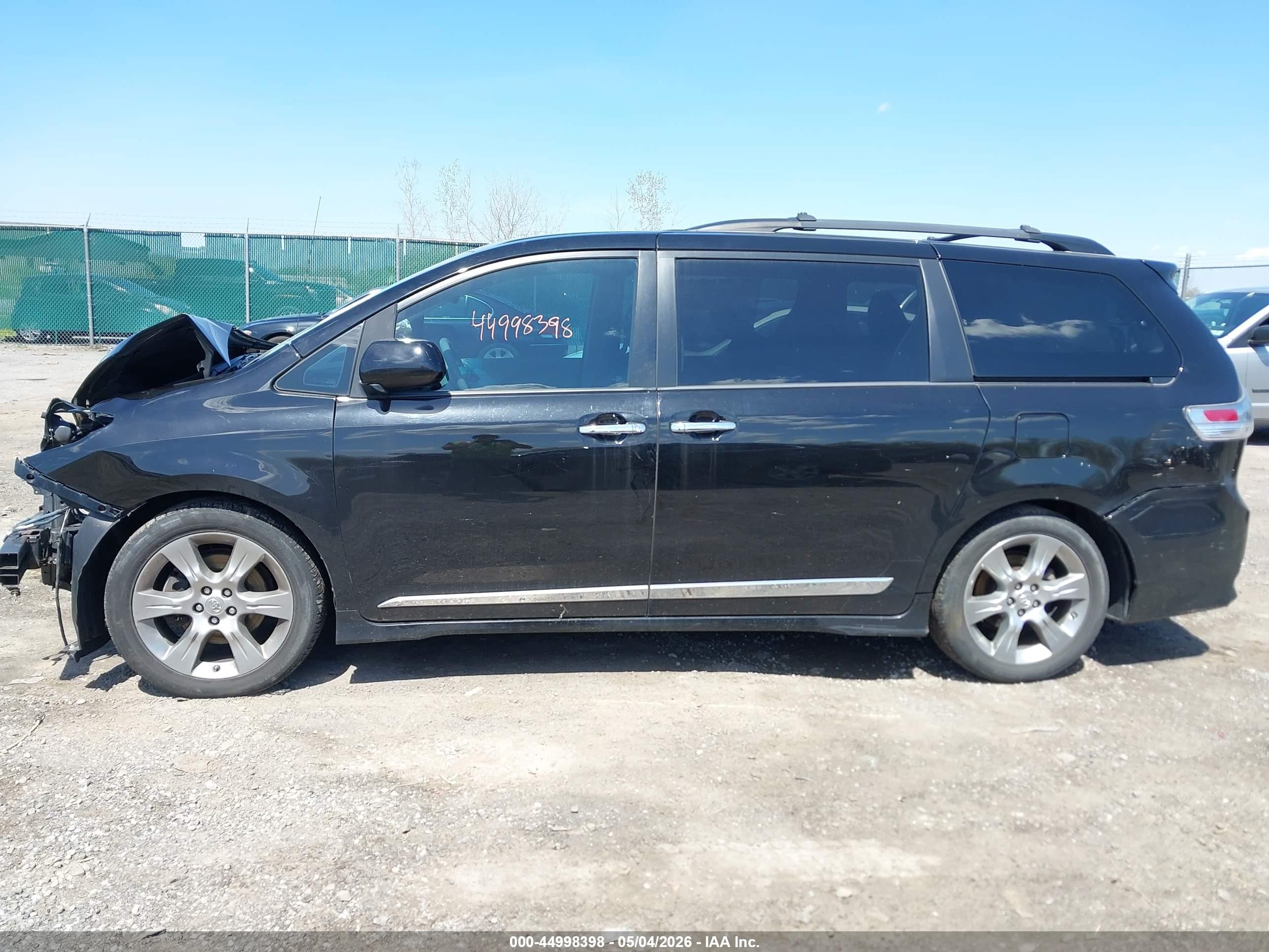 2013 Toyota Sienna Se 8 Passenger Black vin: 5TDXK3DC3DS323590