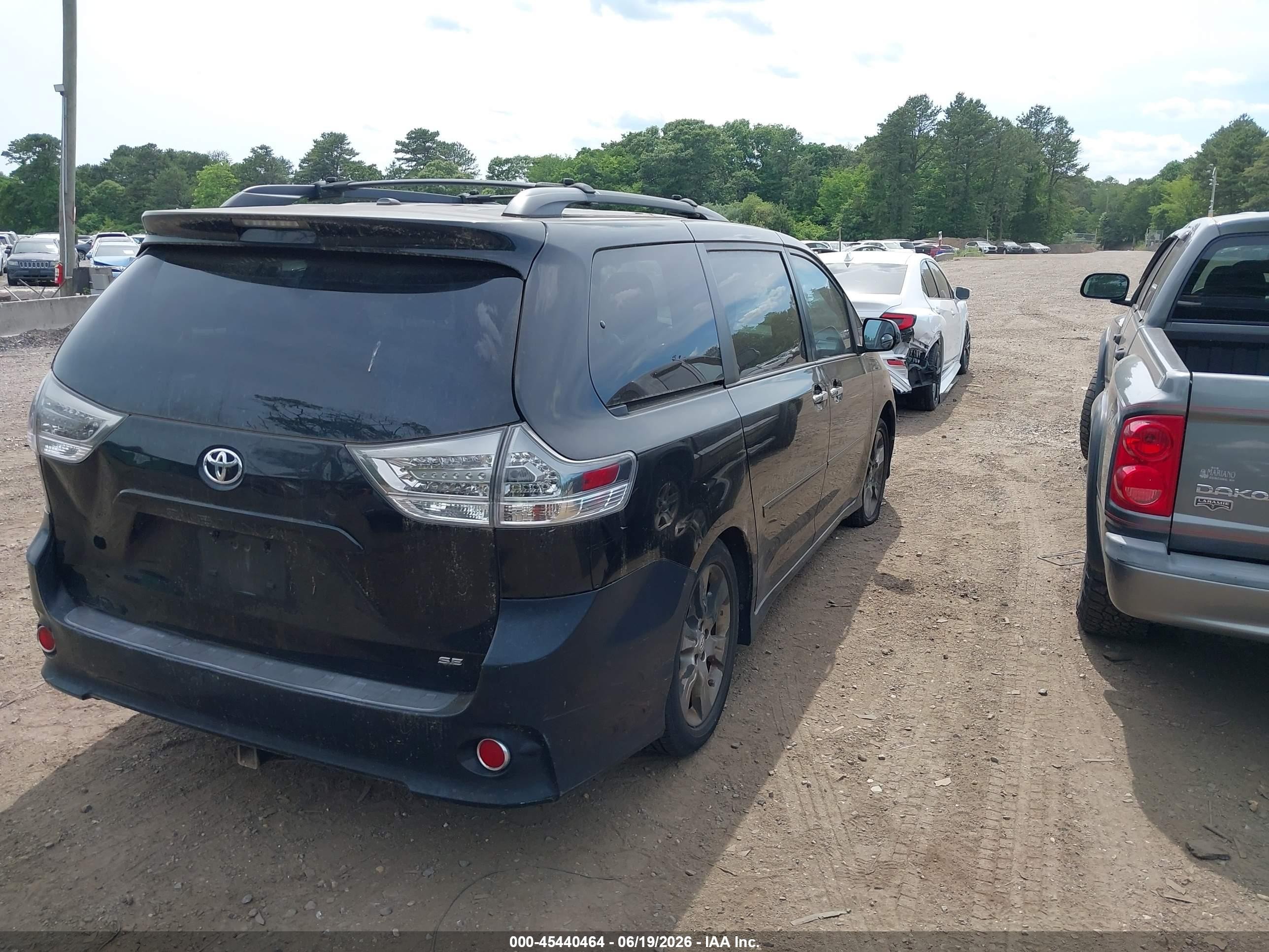 2013 Toyota Sienna Se 8 Passenger Black vin: 5TDXK3DC3DS340972