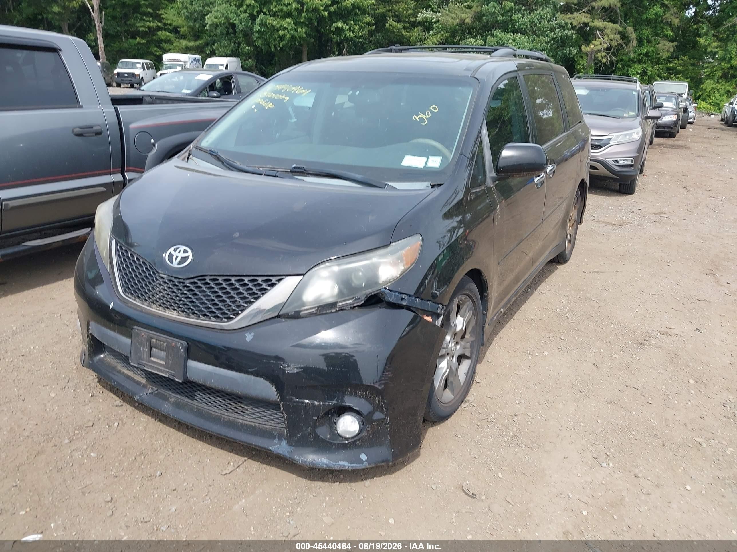 2013 Toyota Sienna Se 8 Passenger Black vin: 5TDXK3DC3DS340972