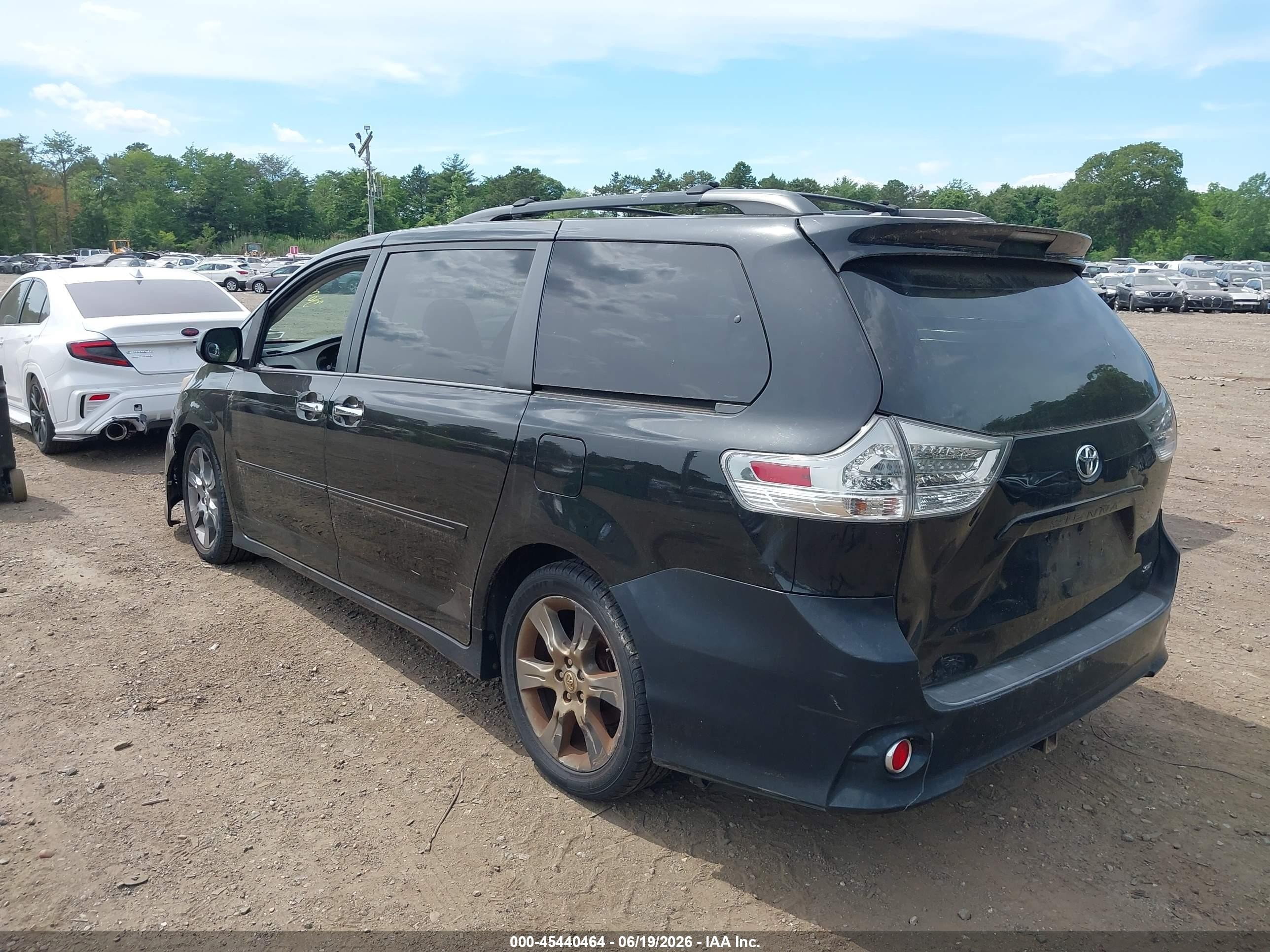 2013 Toyota Sienna Se 8 Passenger Black vin: 5TDXK3DC3DS340972