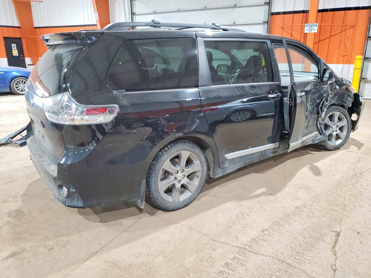 2014 Toyota Sienna Se 8-passenger Black vin: 5TDXK3DC3ES489125