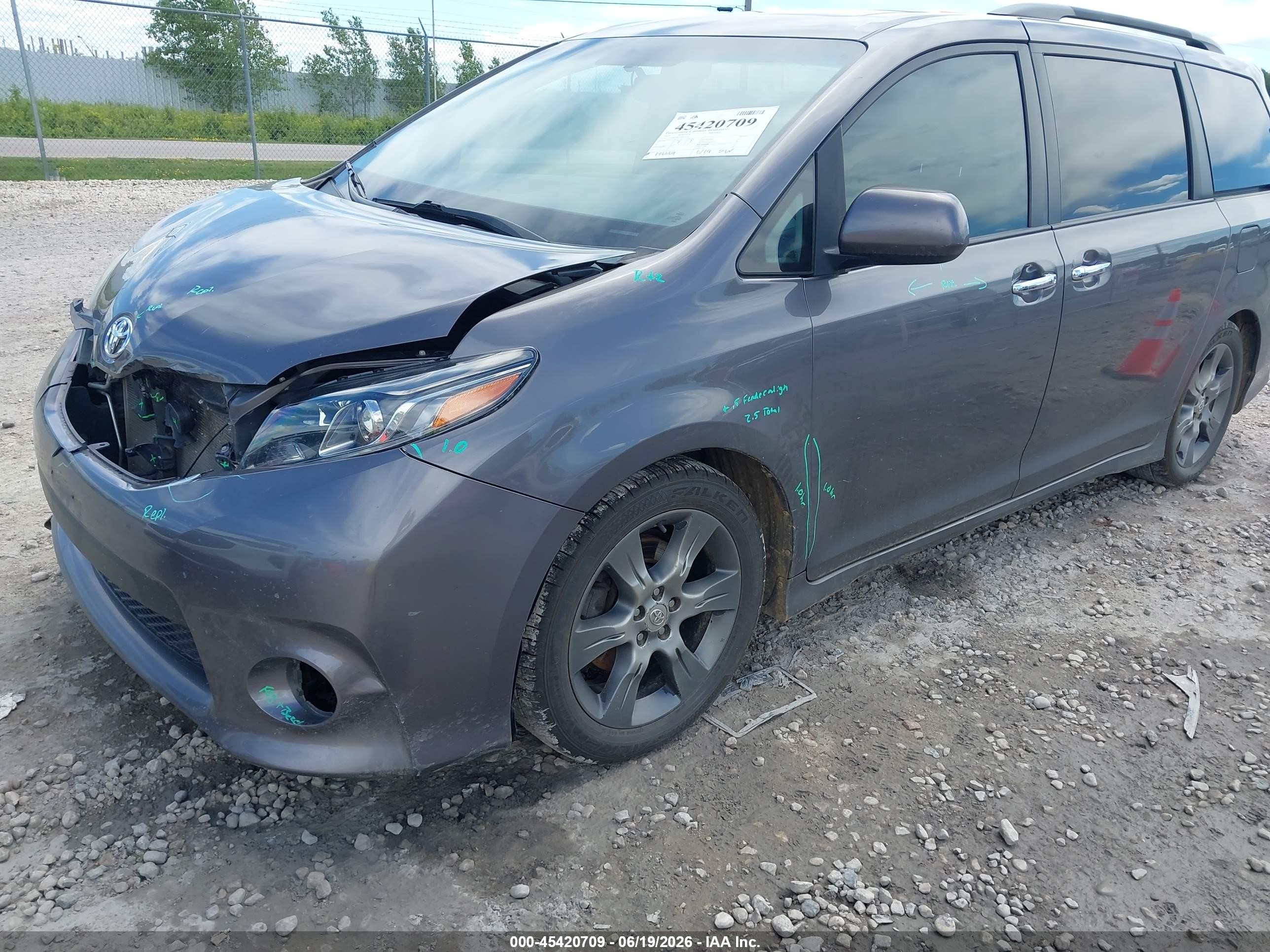 2015 Toyota Sienna Se 8 Passenger Gray vin: 5TDXK3DC3FS565220