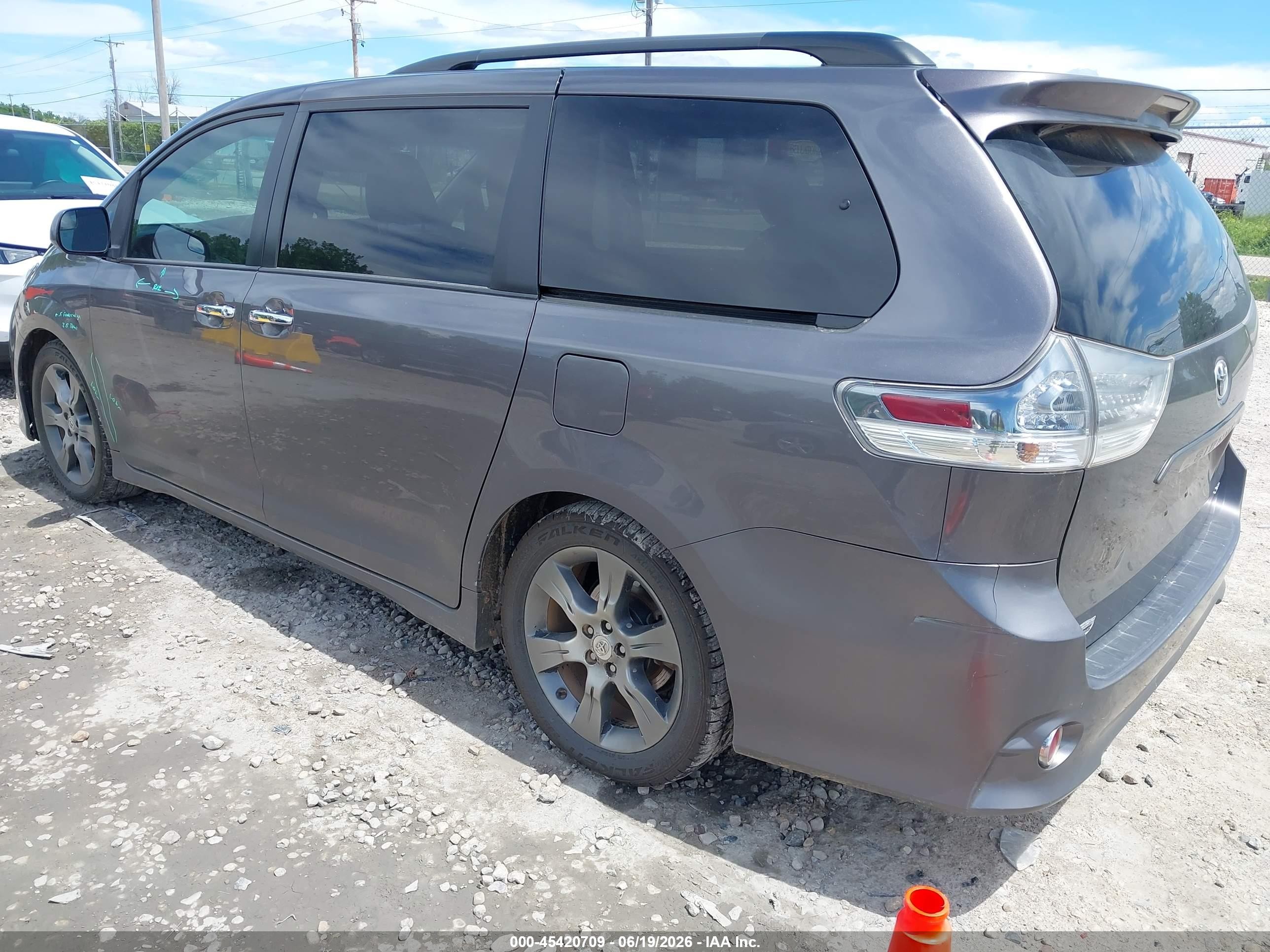 2015 Toyota Sienna Se 8 Passenger Gray vin: 5TDXK3DC3FS565220