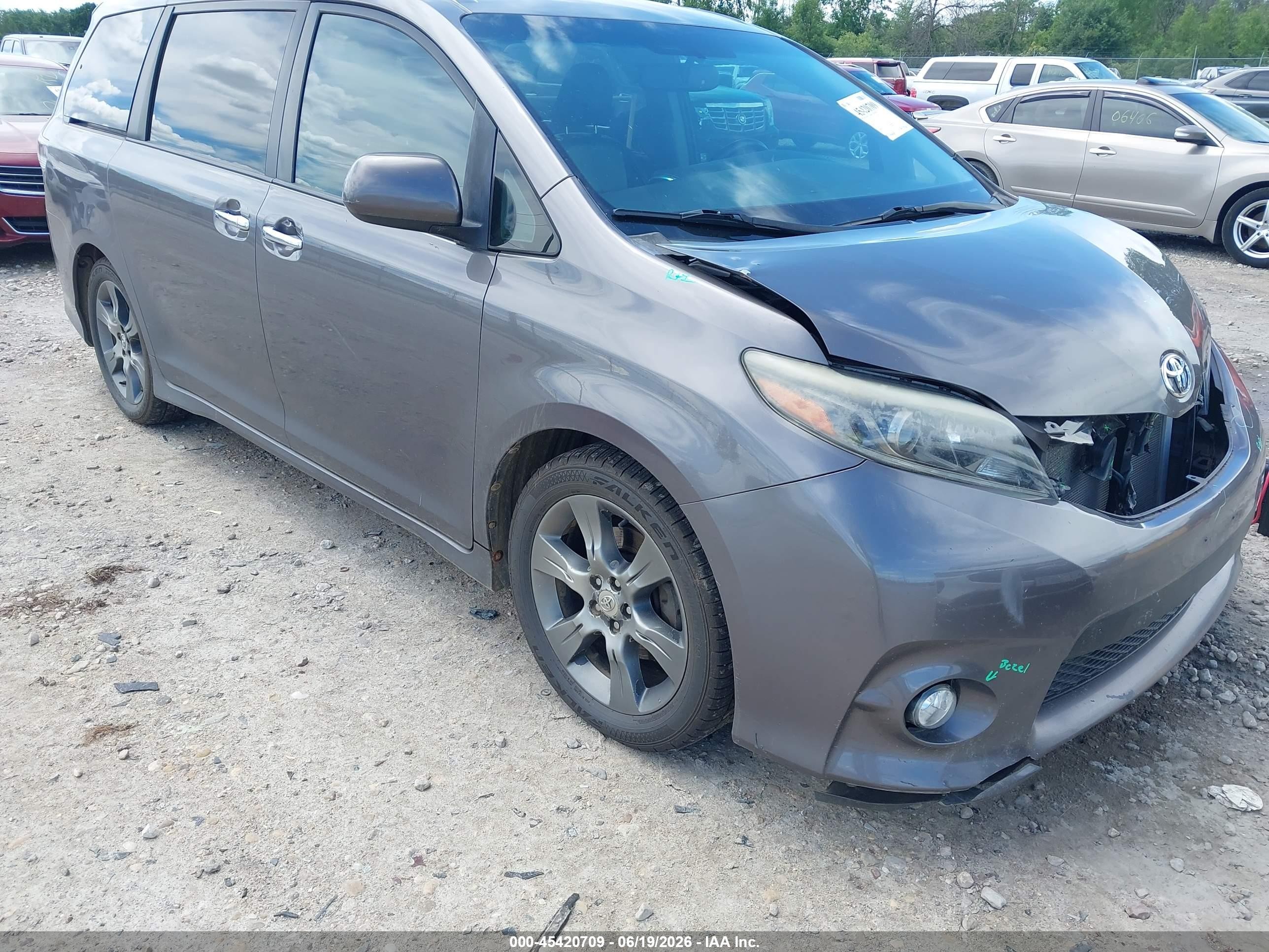 2015 Toyota Sienna Se 8 Passenger Gray vin: 5TDXK3DC3FS565220
