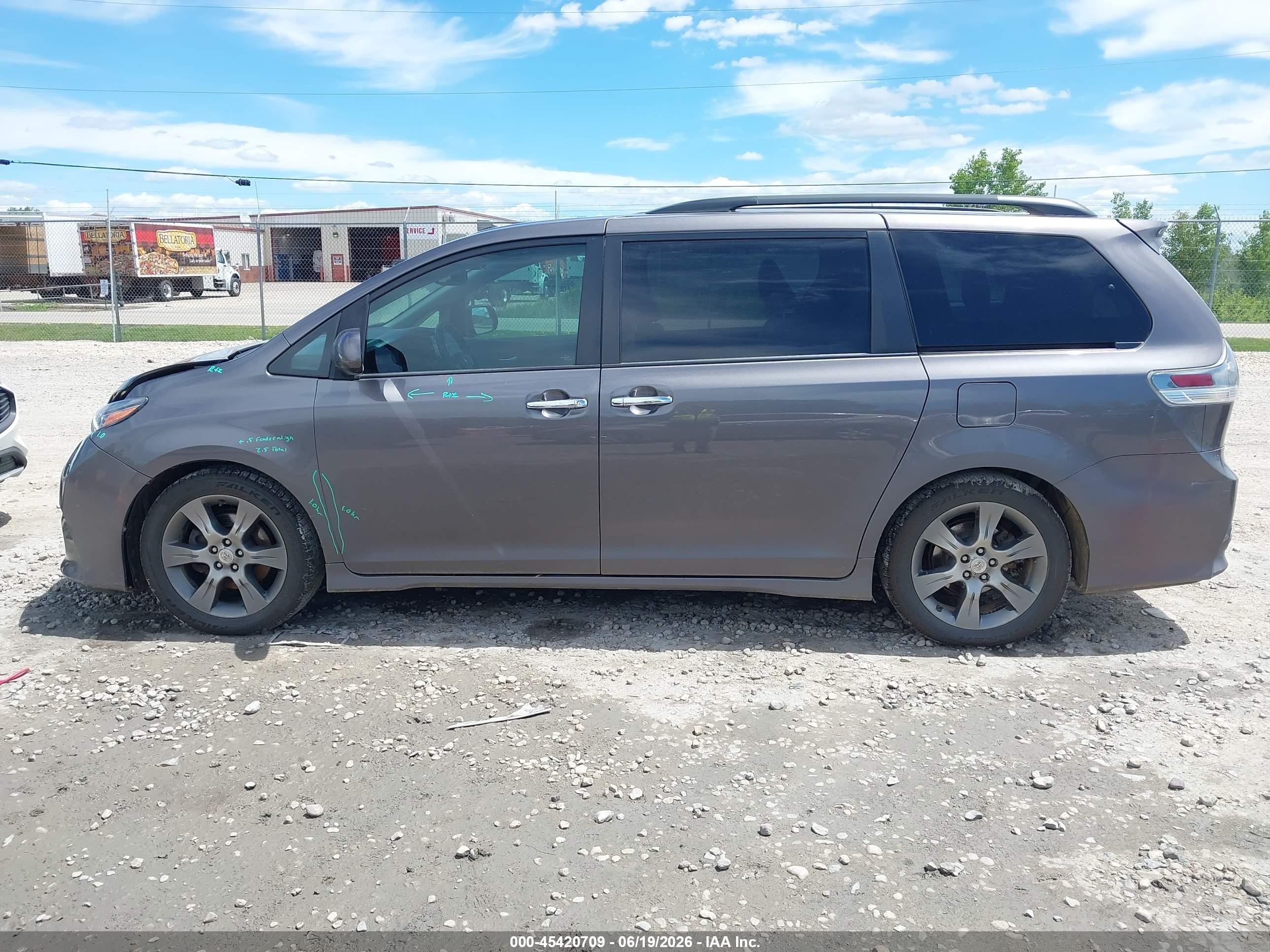 2015 Toyota Sienna Se 8 Passenger Gray vin: 5TDXK3DC3FS565220