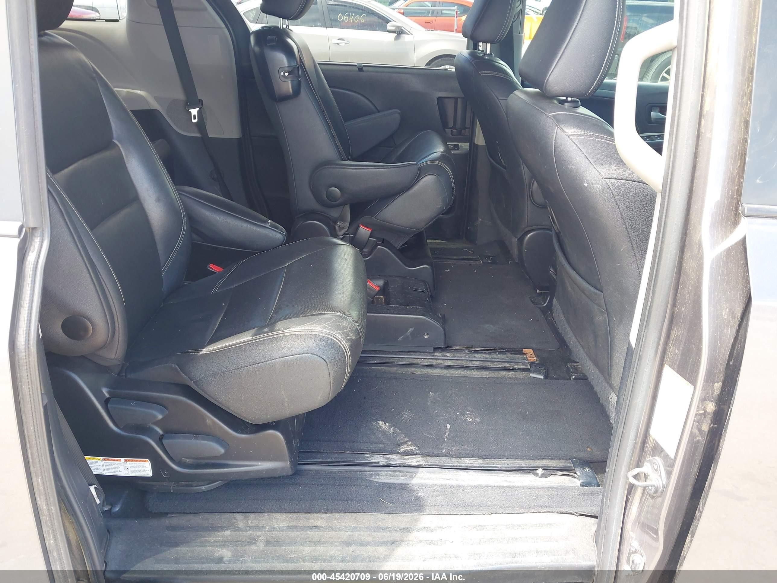 2015 Toyota Sienna Se 8 Passenger Gray vin: 5TDXK3DC3FS565220