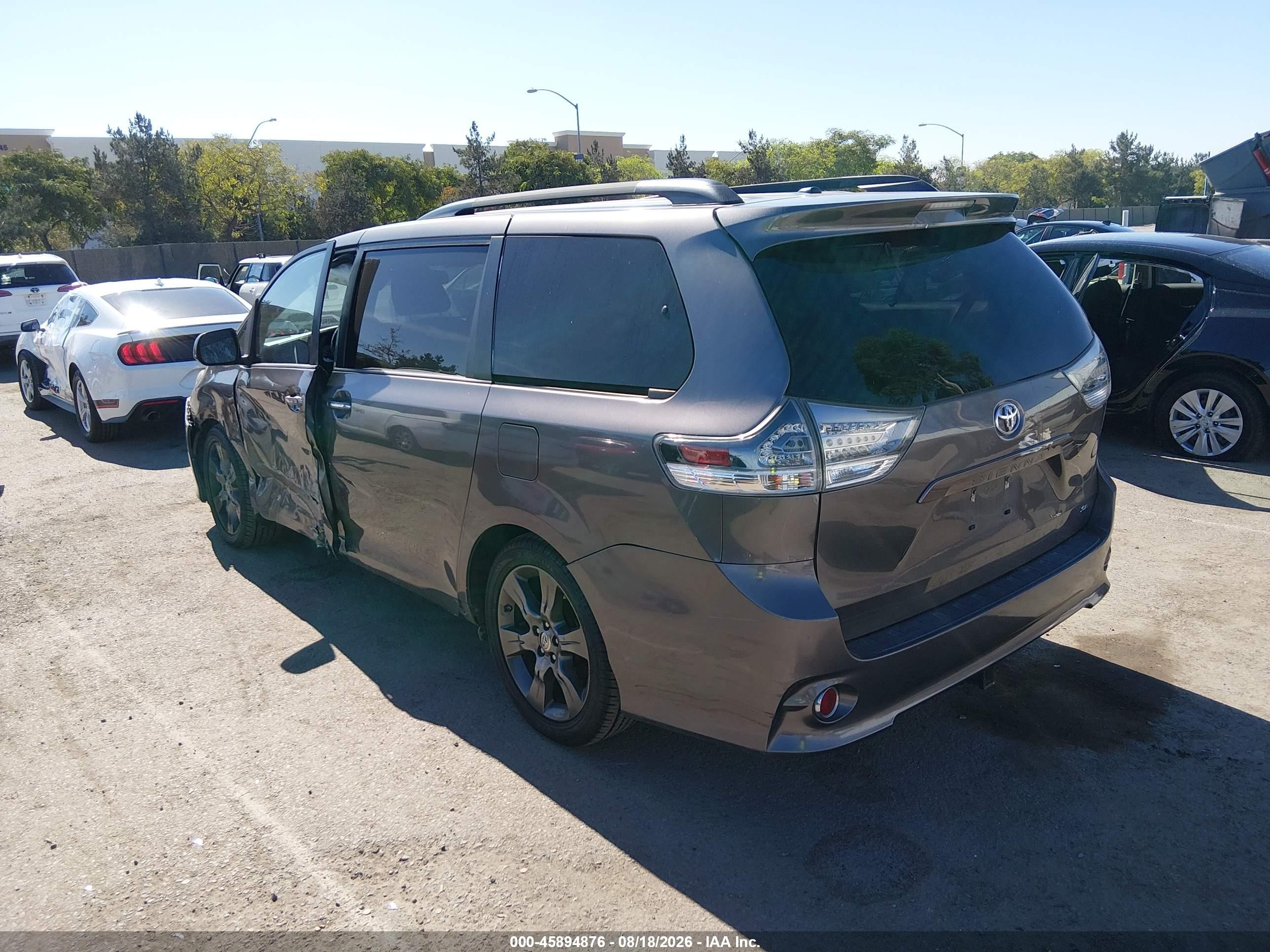 2015 Toyota Sienna Se 8 Passenger Gray vin: 5TDXK3DC3FS620099