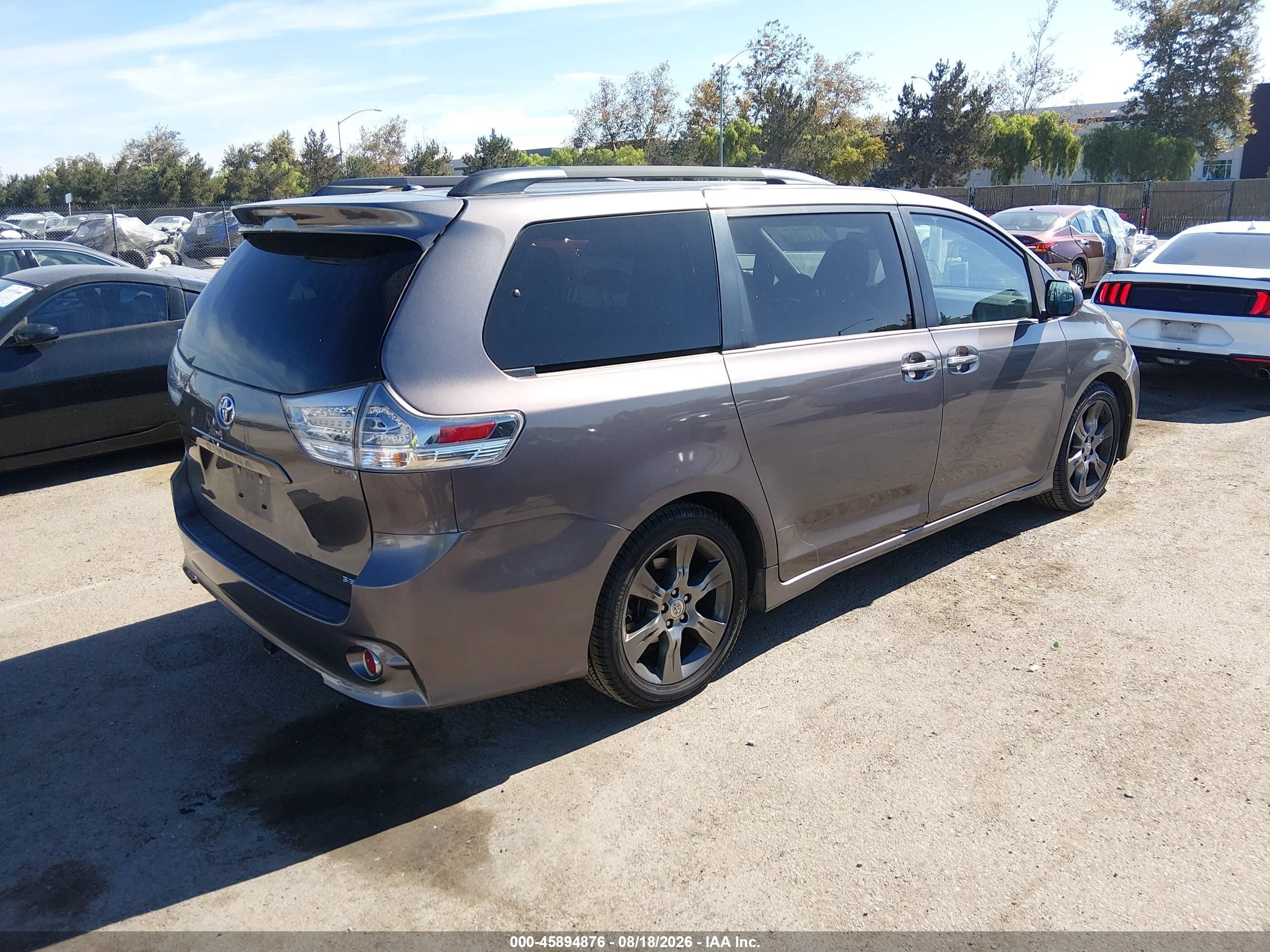 2015 Toyota Sienna Se 8 Passenger Gray vin: 5TDXK3DC3FS620099