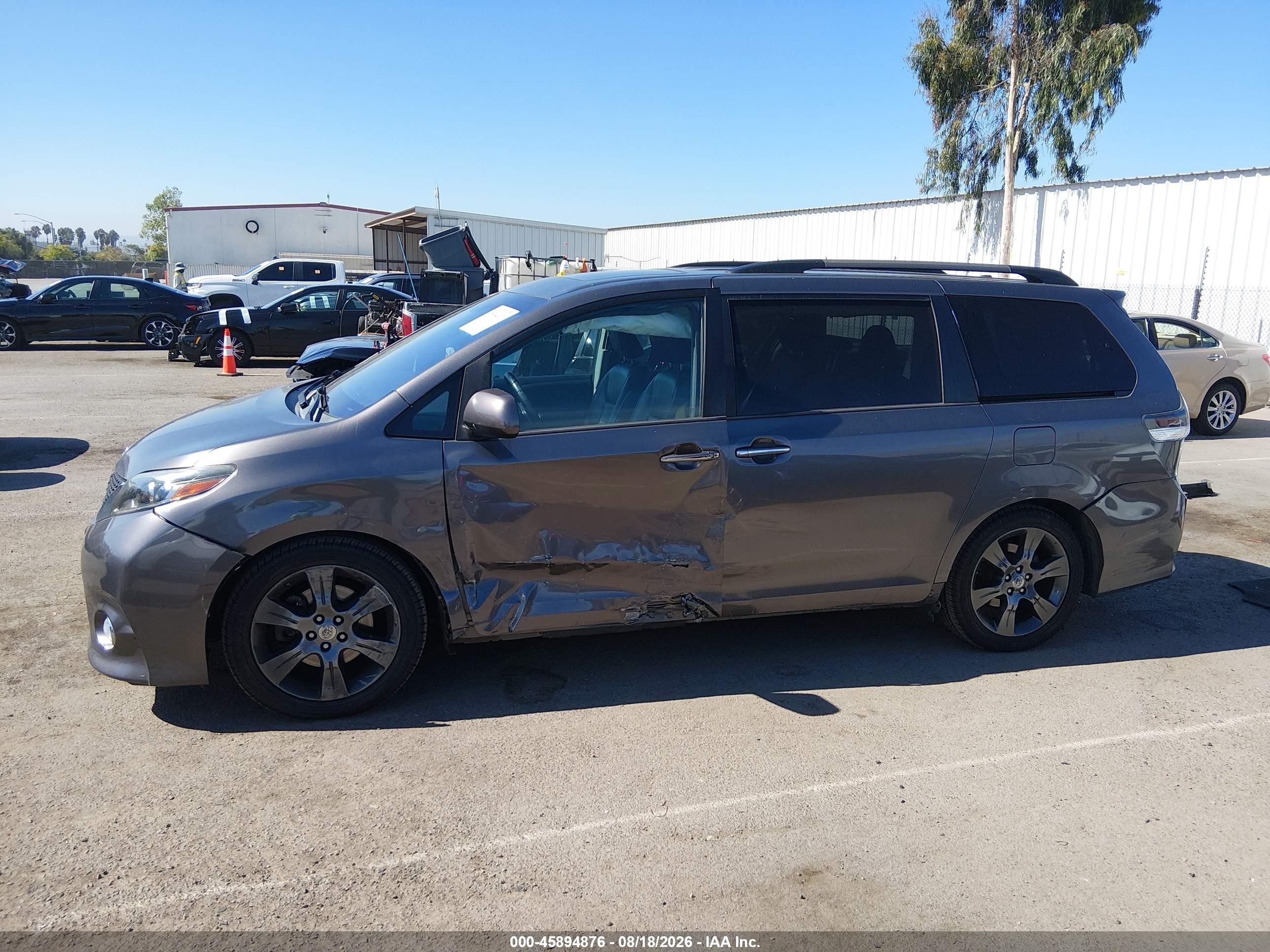 2015 Toyota Sienna Se 8 Passenger Gray vin: 5TDXK3DC3FS620099