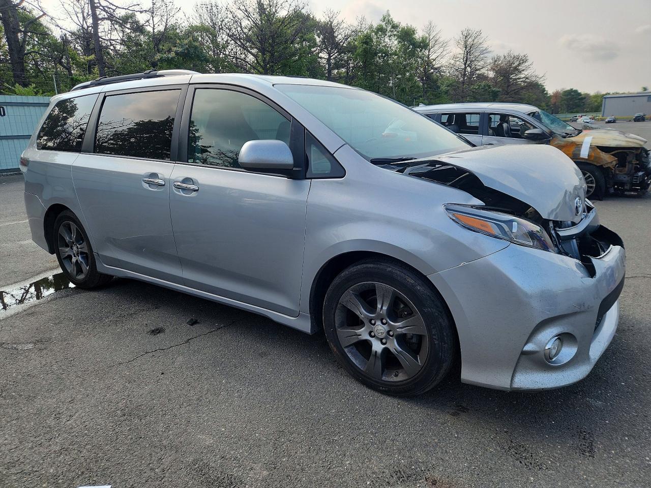 2015 Toyota Sienna Sport Silver vin: 5TDXK3DC3FS671523