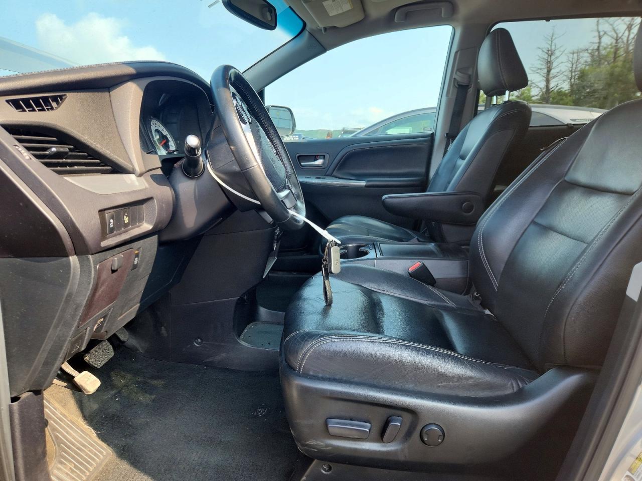 2015 Toyota Sienna Sport Silver vin: 5TDXK3DC3FS671523