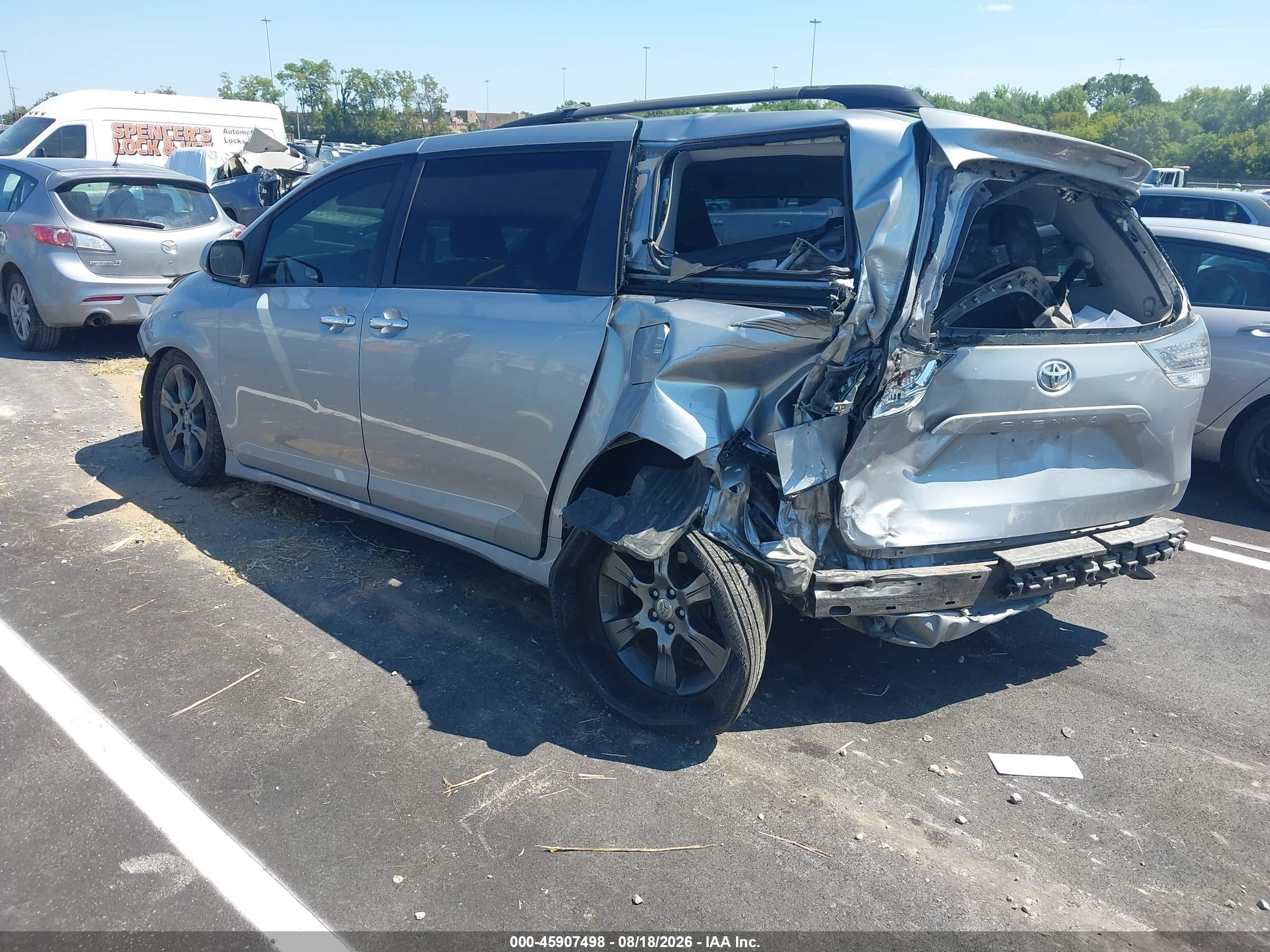 2016 Toyota Sienna Se 8 Passenger Silver vin: 5TDXK3DC3GS717675