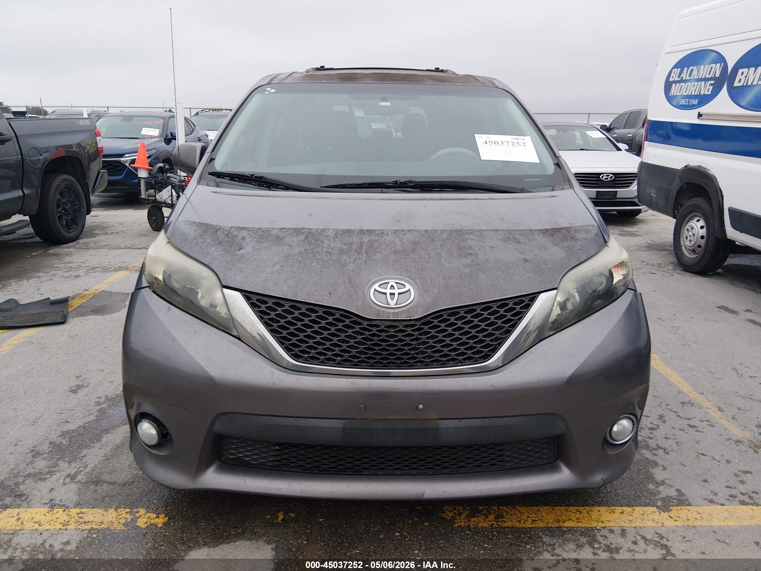2011 Toyota Sienna Se Gray vin: 5TDXK3DC4BS082300