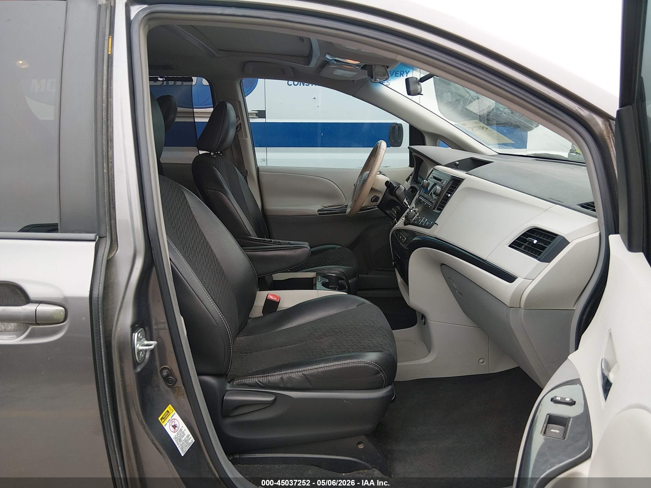 2011 Toyota Sienna Se Gray vin: 5TDXK3DC4BS082300