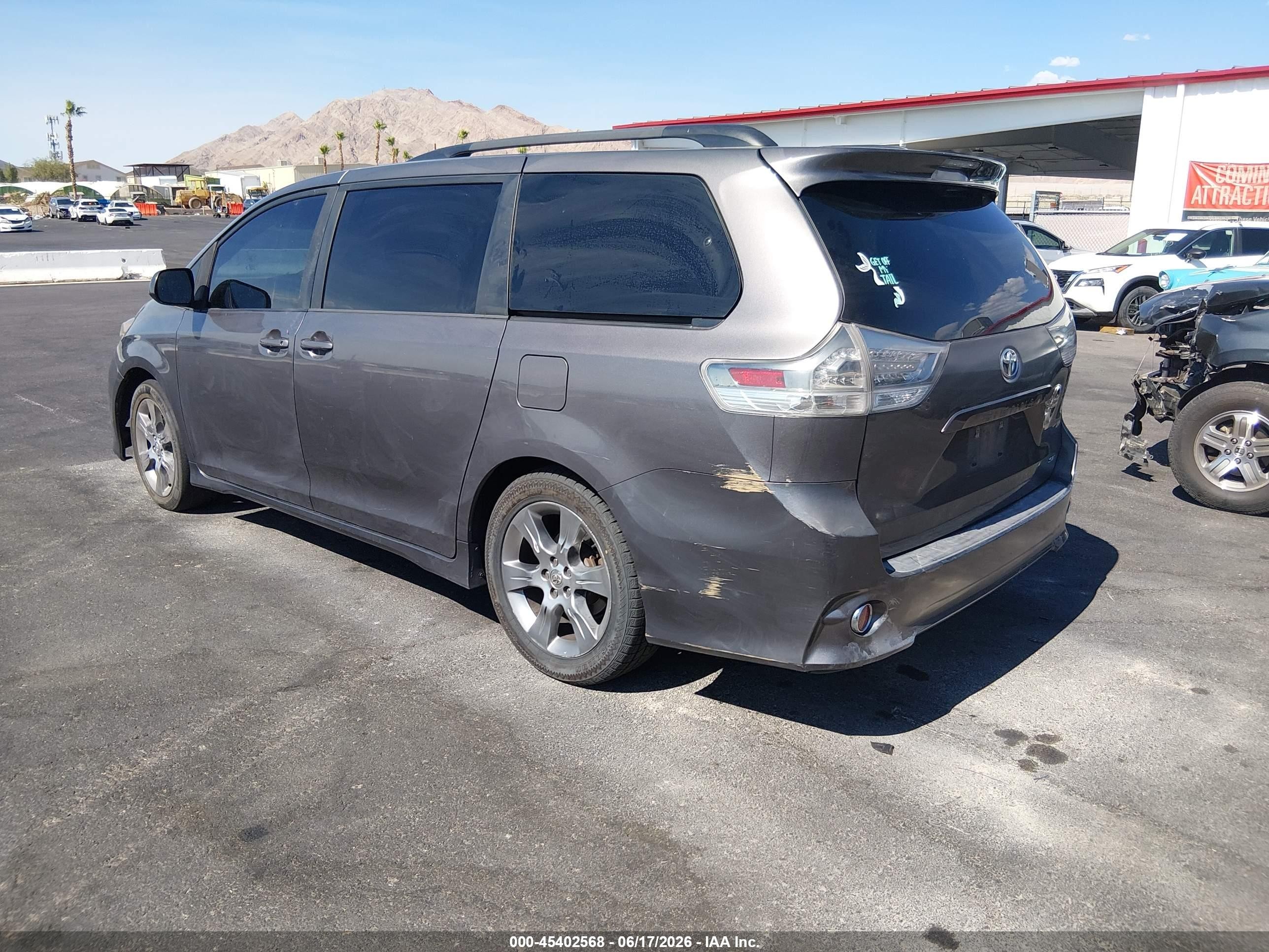 2011 Toyota Sienna Se Gray vin: 5TDXK3DC4BS098755