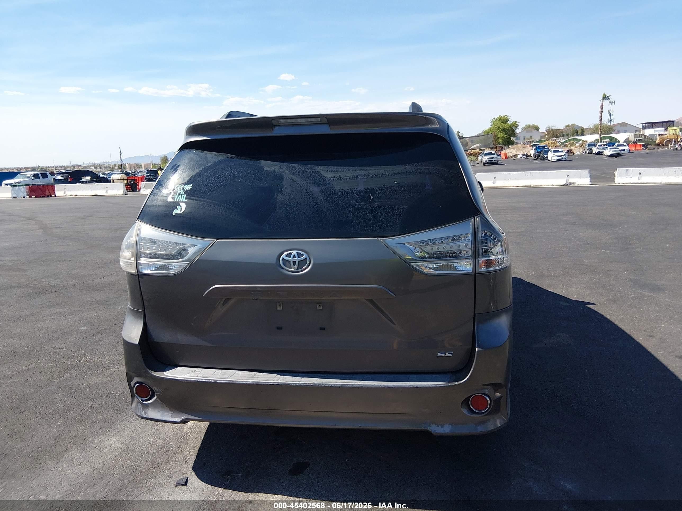 2011 Toyota Sienna Se Gray vin: 5TDXK3DC4BS098755