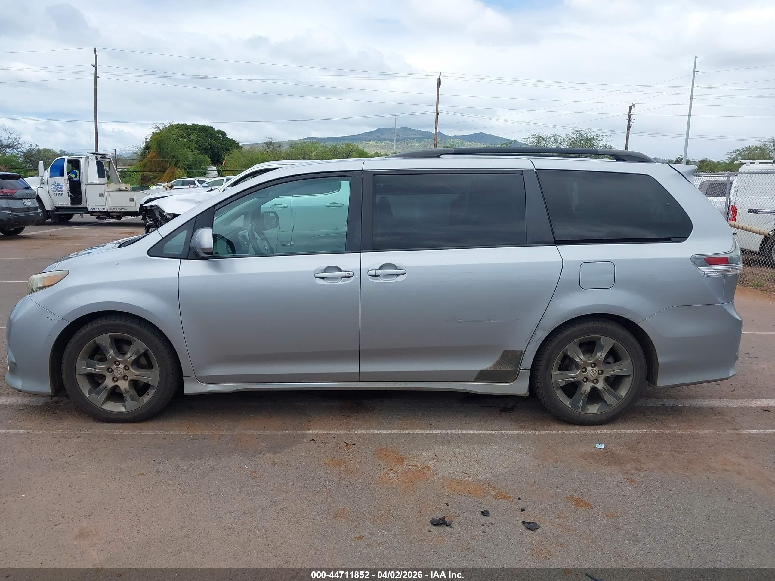 2011 Toyota Sienna Se Silver vin: 5TDXK3DC4BS105400